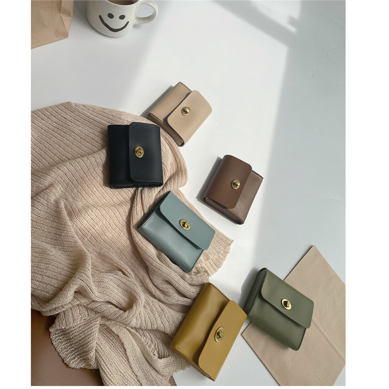 A new Korean ins minimalist style self-made retro wallet, a delicate black small card case, and a soft leather driver's license document case details Picture