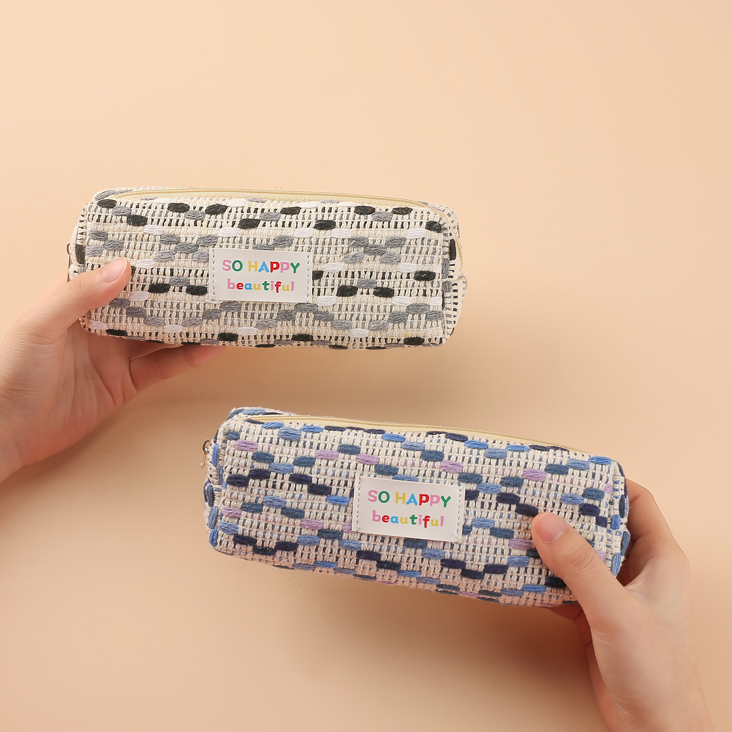 Rainbow woven pen case, a small chanel-style woven woolen design with a contrasting color, large capacity and high appearance level pen case storage bag details Picture