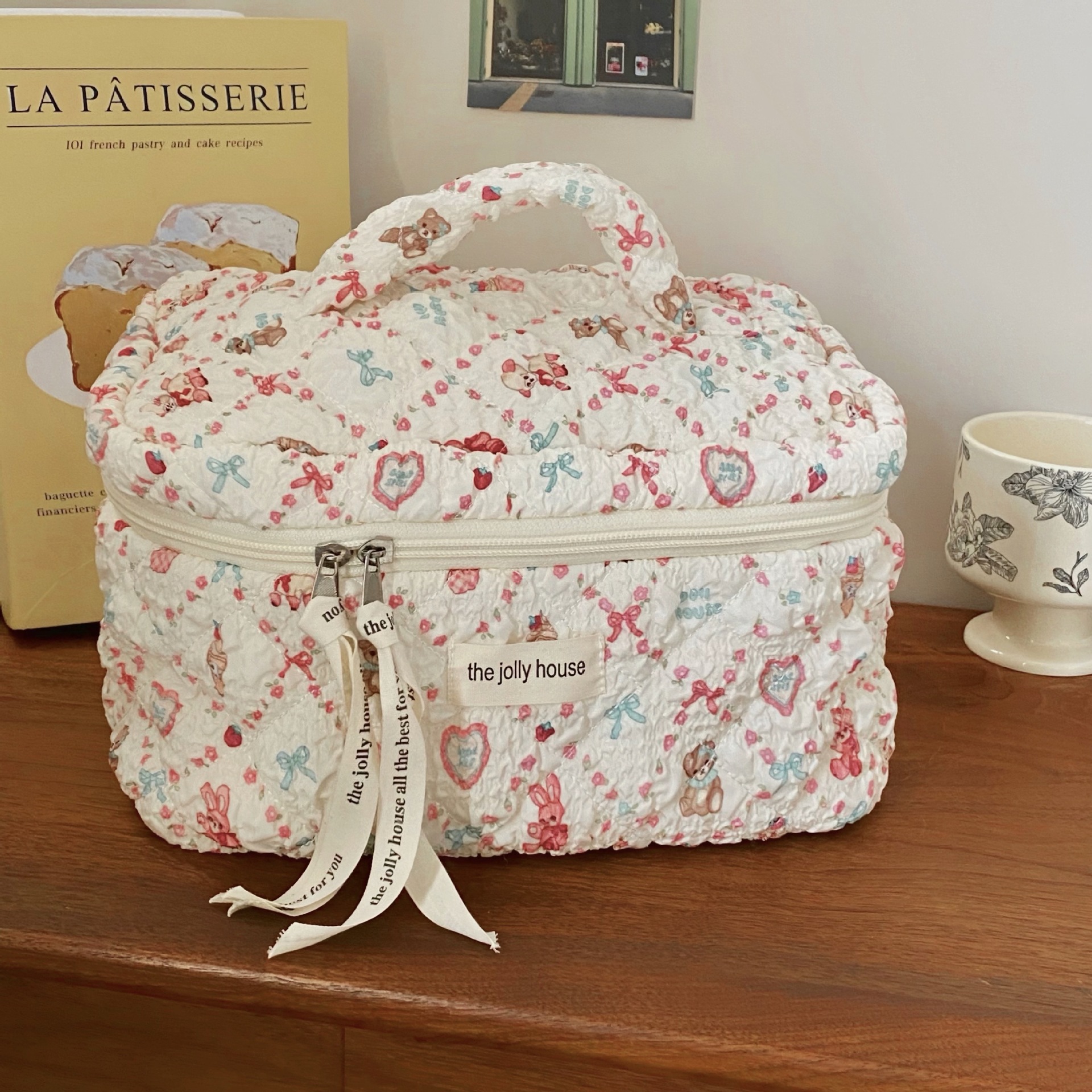 Cute mint Mambo lamb makeup bag for girls, large capacity student storage bag, handbag, bag in bag, pen case set Application Scenario