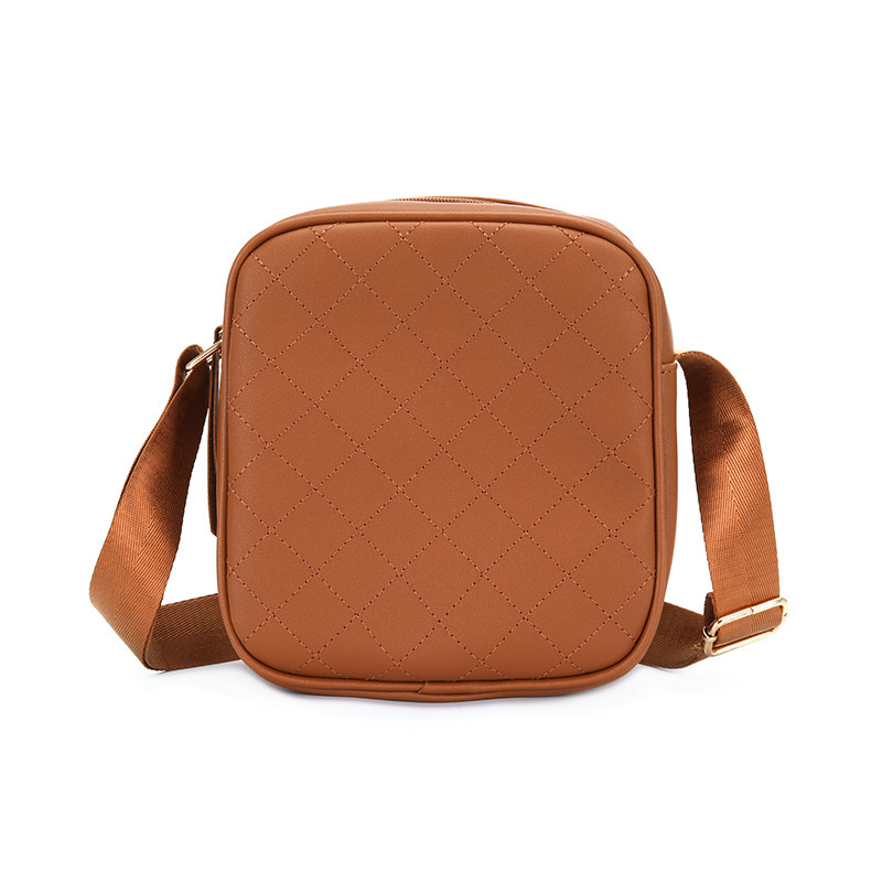 New women's solid color simple crossbody bag 2023 summer cross-border multi-functional small square bag wholesale Application Scenario