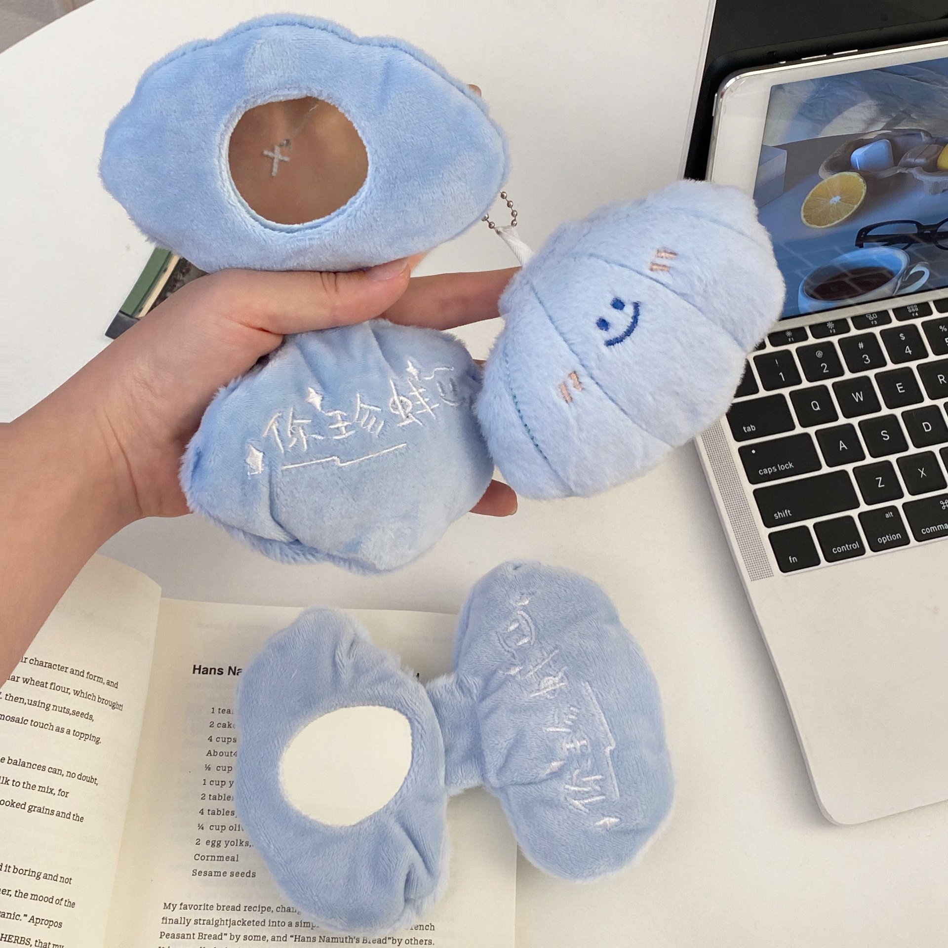 Pearl shell, you precious oyster portable mirror pendant, cute and creative plush schoolbag pendant, dopamine keychain pendant Application Scenario