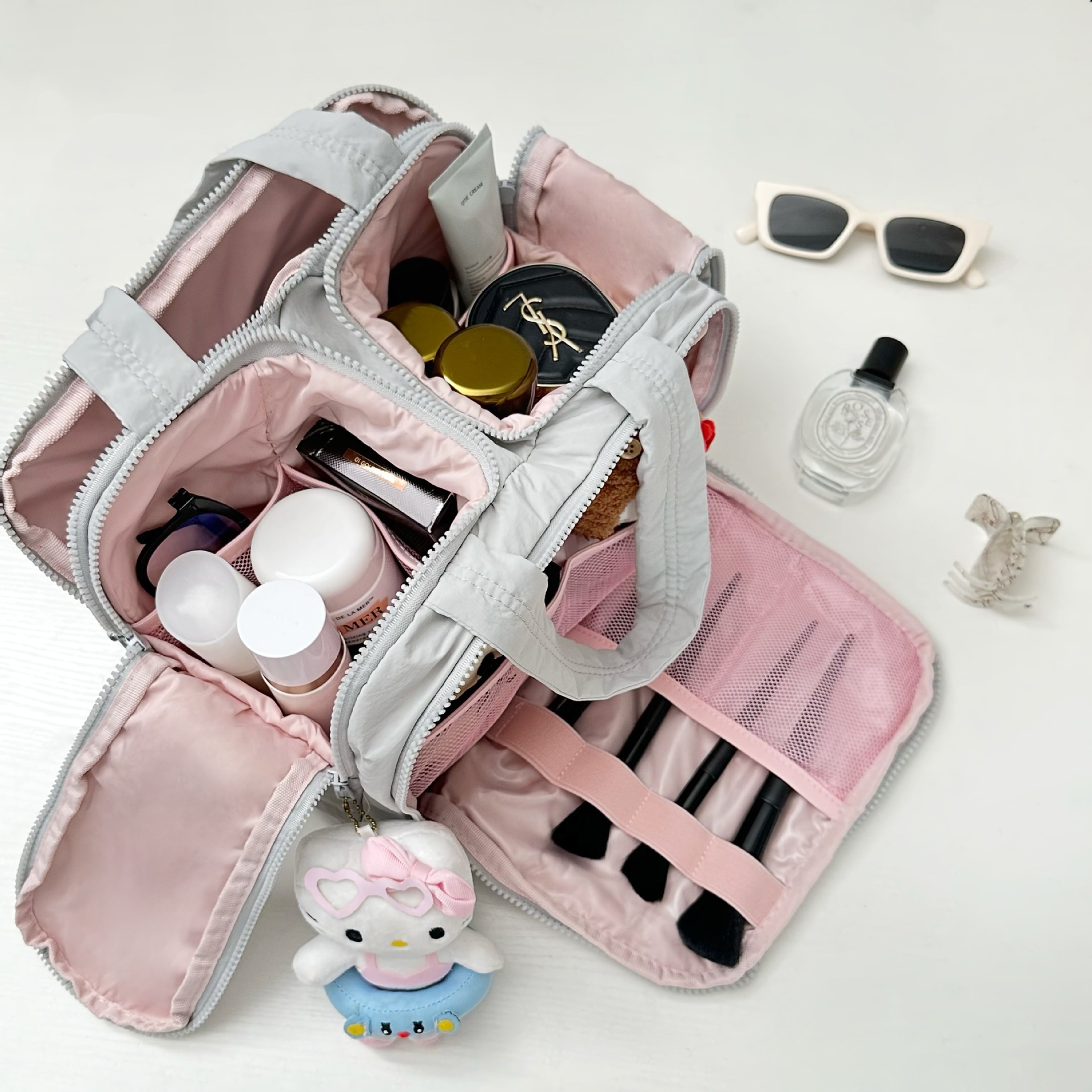 A new high-end large-capacity travel portable toiletry and storage bag for women in 2025, featuring simple grey and pink compartments details Picture