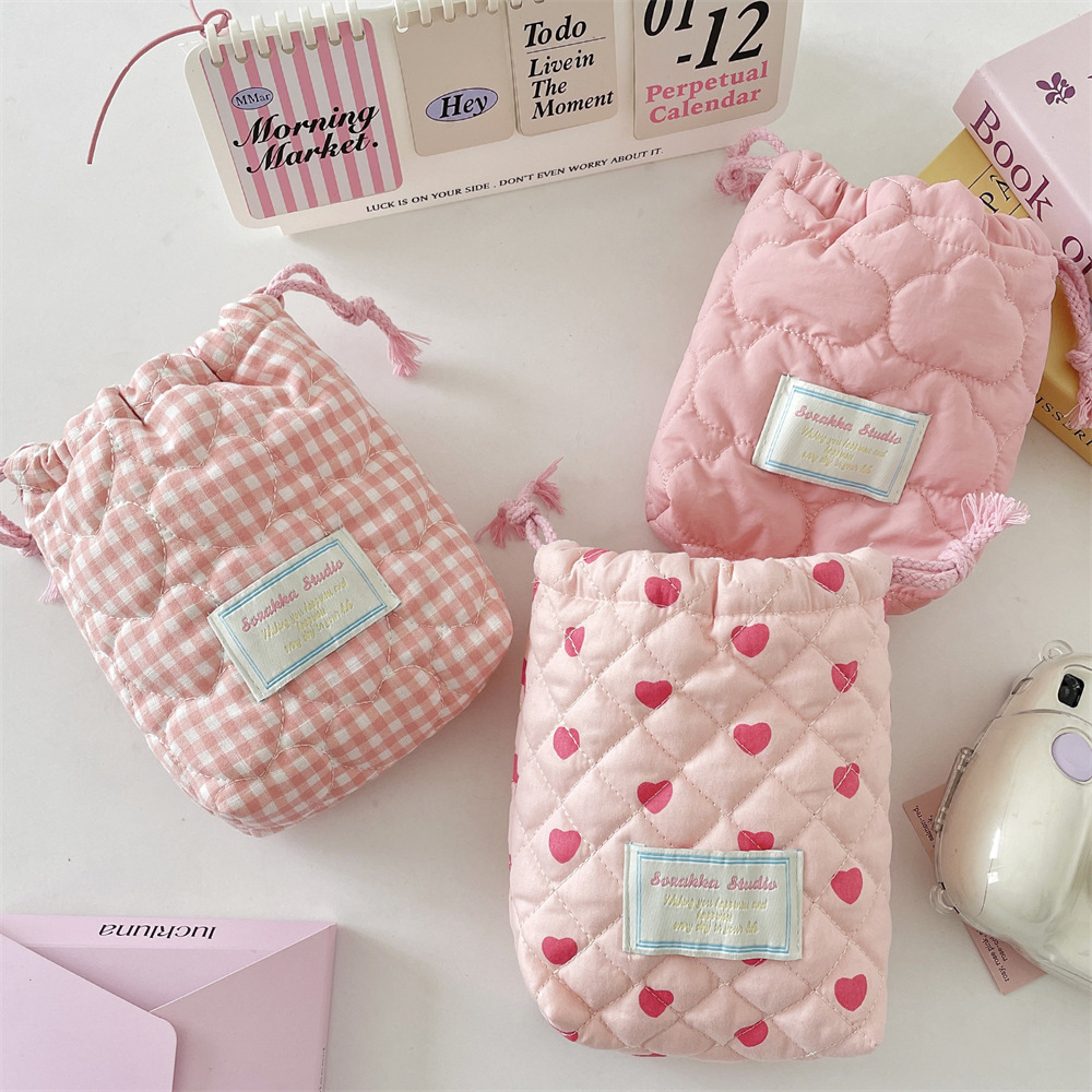 51121 ins Cute quilted cotton camera storage bag, ccd Polaroid storage bag, soft, shockproof and dust-proof small bag Application Scenario