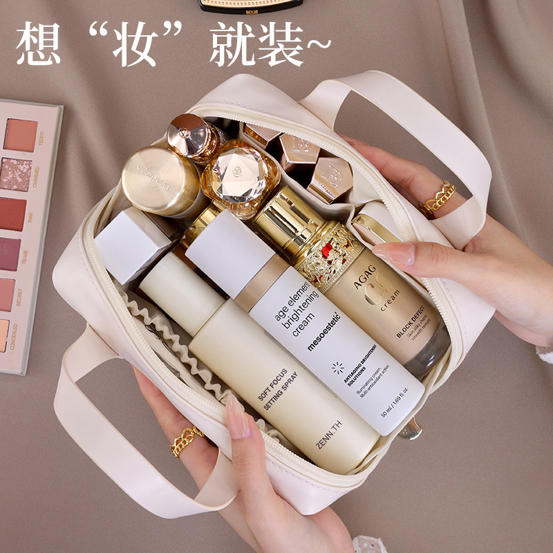 Light luxury French small-sized Beiying hand-held makeup bag, a multi-functional and high-end portable cosmetics storage bag for traveling women Application Scenario