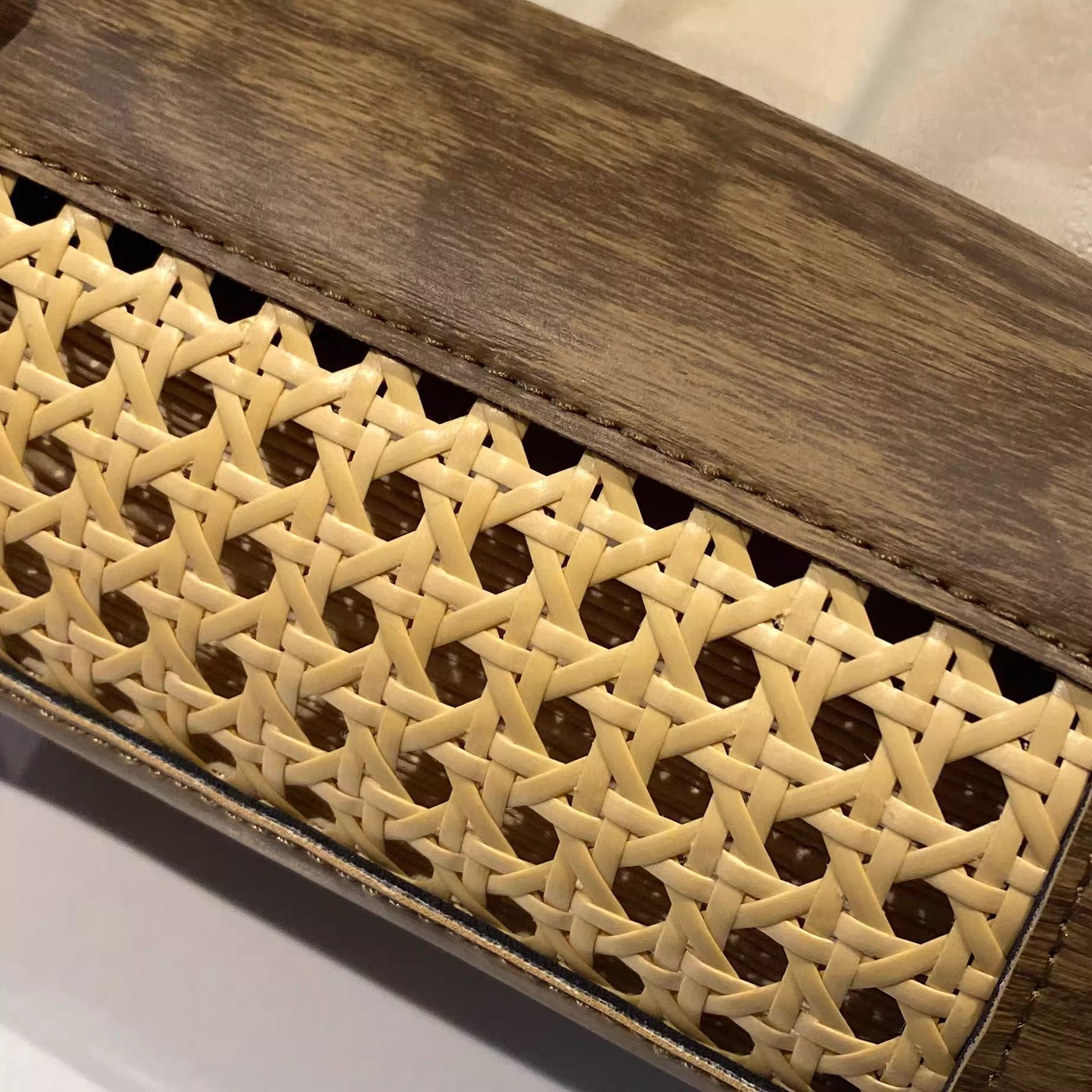 Wooden and leather tissue box with a high appearance level, a light luxury and high-end feel for the living room, and a creative tissue box cover Specification drawing