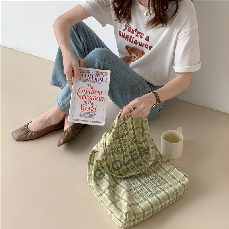 13231 canvas bag, a sweet Korean girl's checkered single-shoulder bag, a student's ins style portable shopping bag, a trend Item Picture