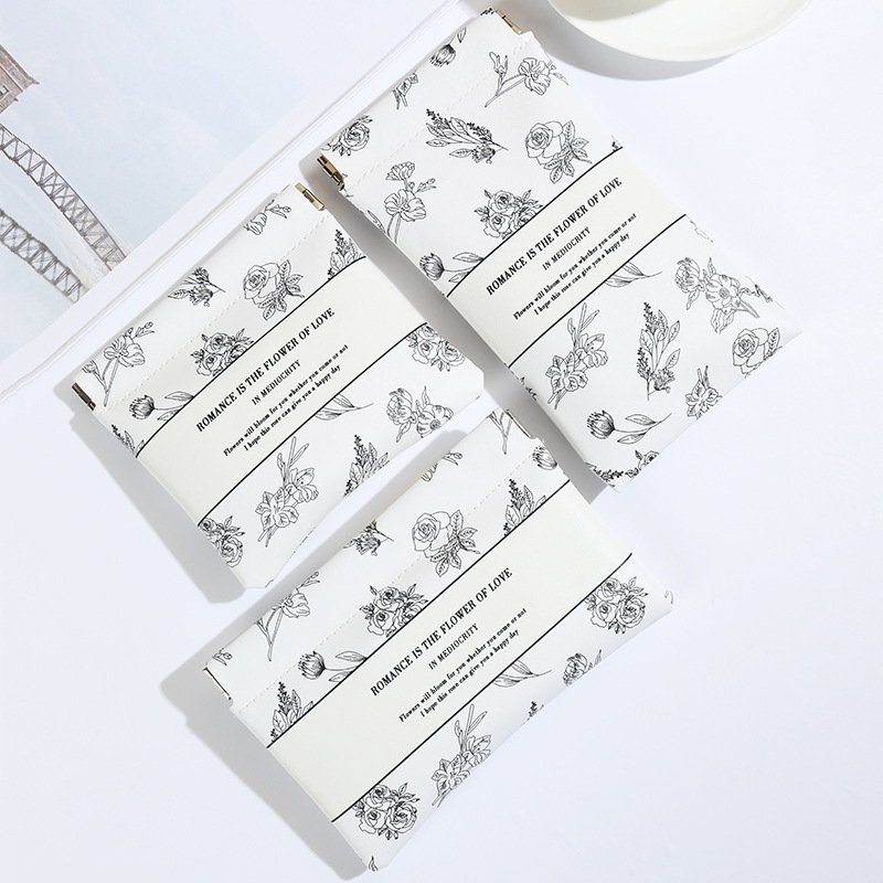 New camellia storage bag, self-closing wired earphone storage bag, PU coin purse, mini portable lipstick Application Scenario