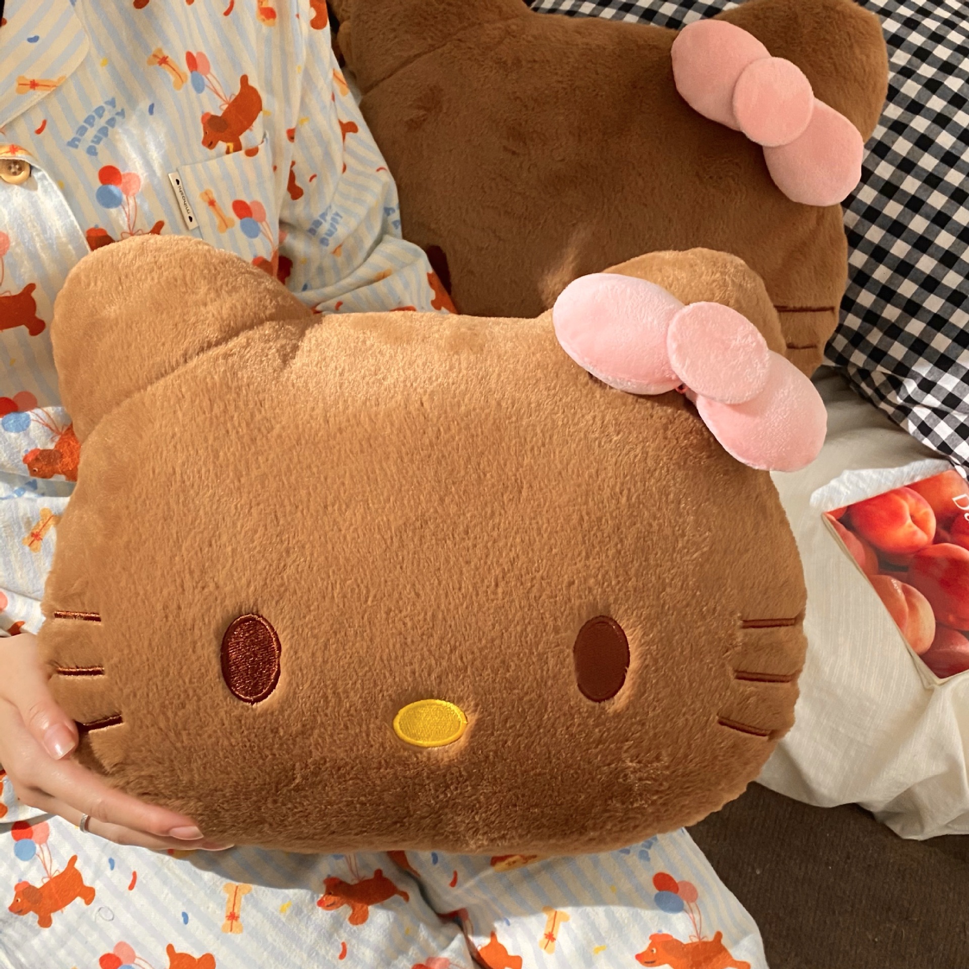Cute black fur cat pillow, dormitory headboard throw pillow, sofa backrest cushion, car waist cushion, decorative plush toy Application Scenario