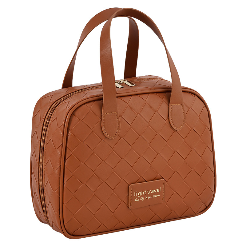 New retro large-capacity crescent-shaped hand makeup bag to enhance appearance level, travel woven pattern cosmetics, washbasin storage Item Picture