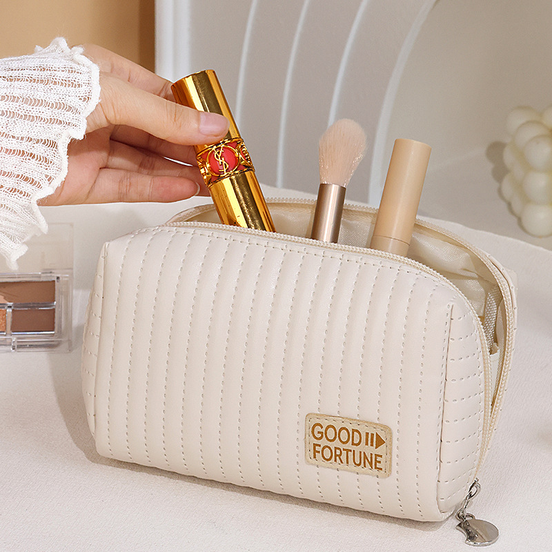 High-appearance-level portable small PU hand-held makeup bag, travel cosmetics storage bag mouth, red envelope makeup bag wholesale details Picture