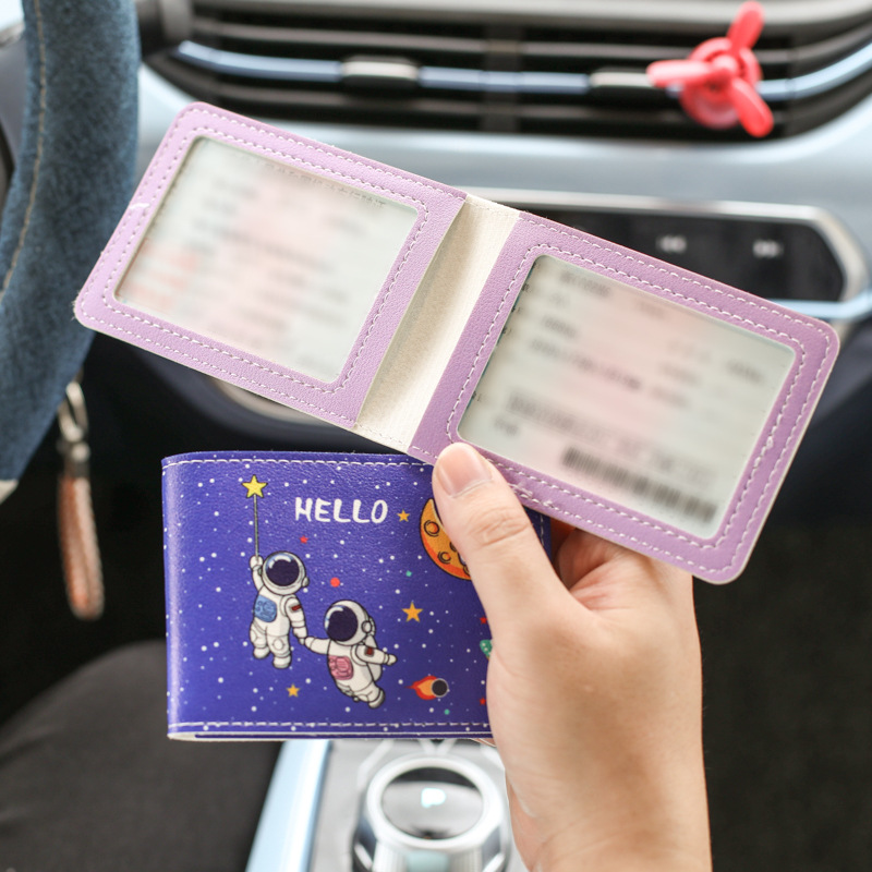 Motor vehicle driving license leather case, car driving license and vehicle registration certificate case, cartoon two-in-one, cute male and female protective cases that are popular on the Internet Application Scenario