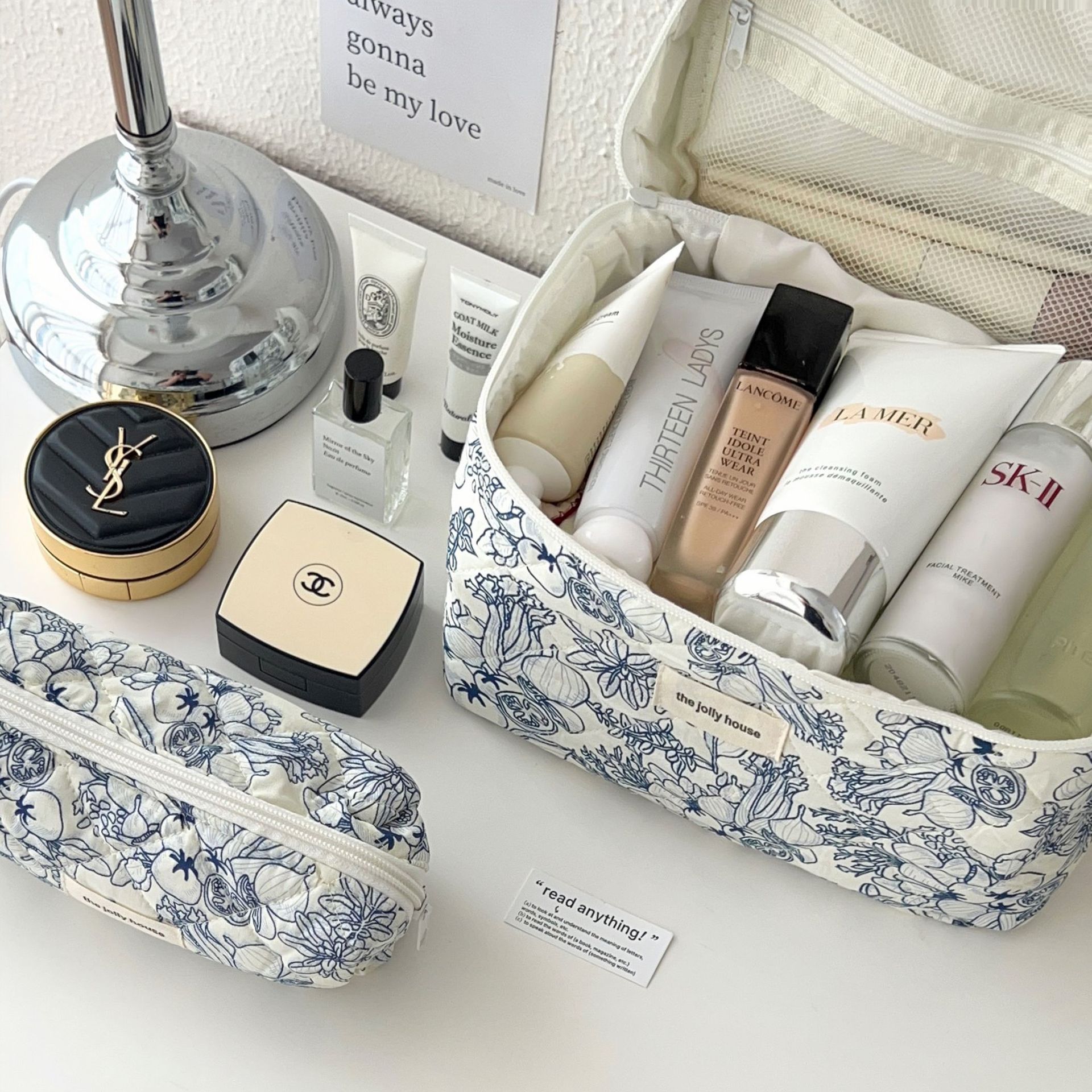 New deep blue flower makeup bag for women, a portable large-capacity cosmetics storage bag, and a hand-held toiletry bag for traveling Specification drawing