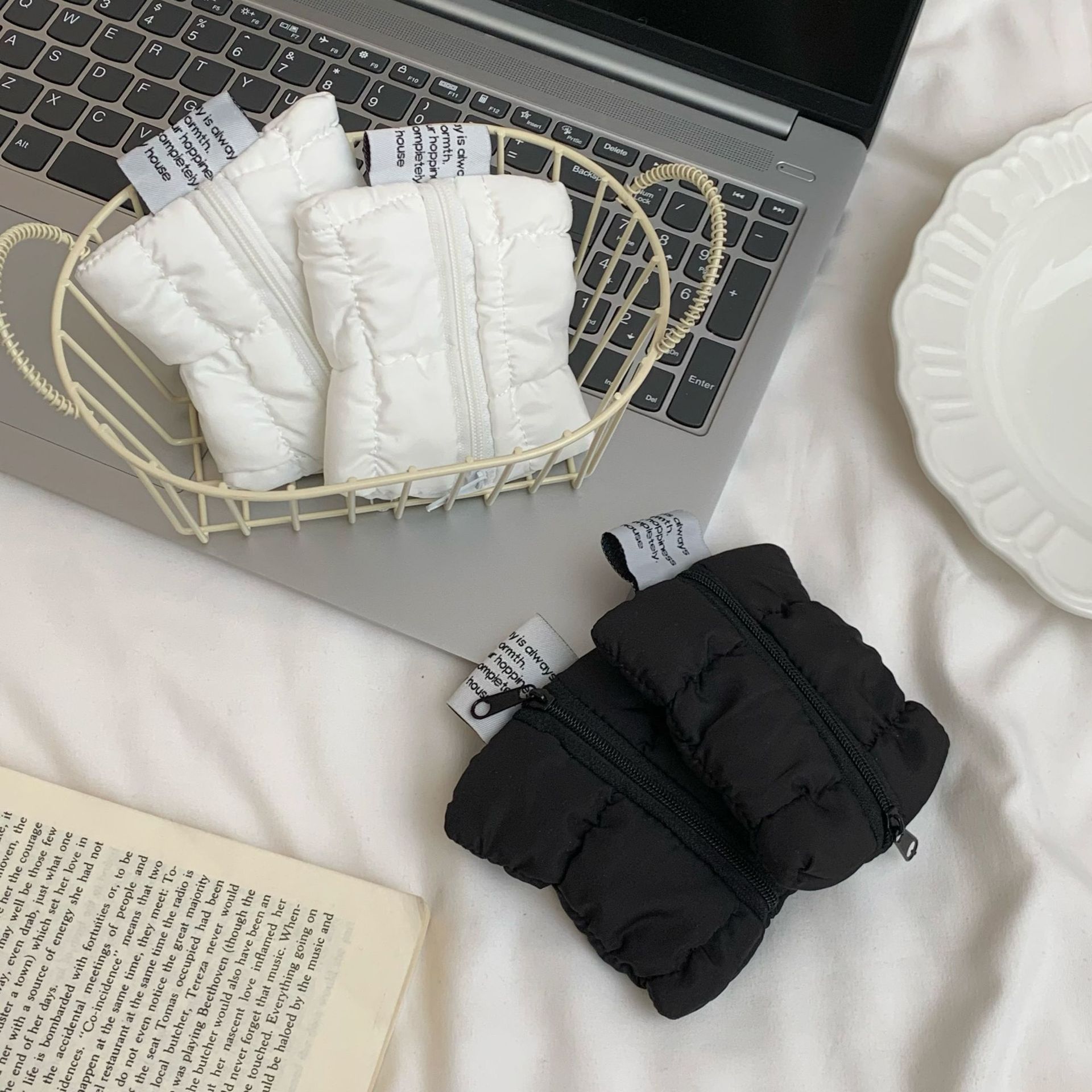 The ins Cloud coin purse has a high appearance level, a cute mini card bag that can be used to hang small items, a storage bag, a hand-held bag, and a coin purse Specification drawing