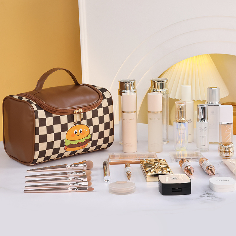 A large-capacity women's makeup bag with a checkerboard pattern, portable and high appearance level, a new travel cosmetics toiletry bag and storage bag Application Scenario