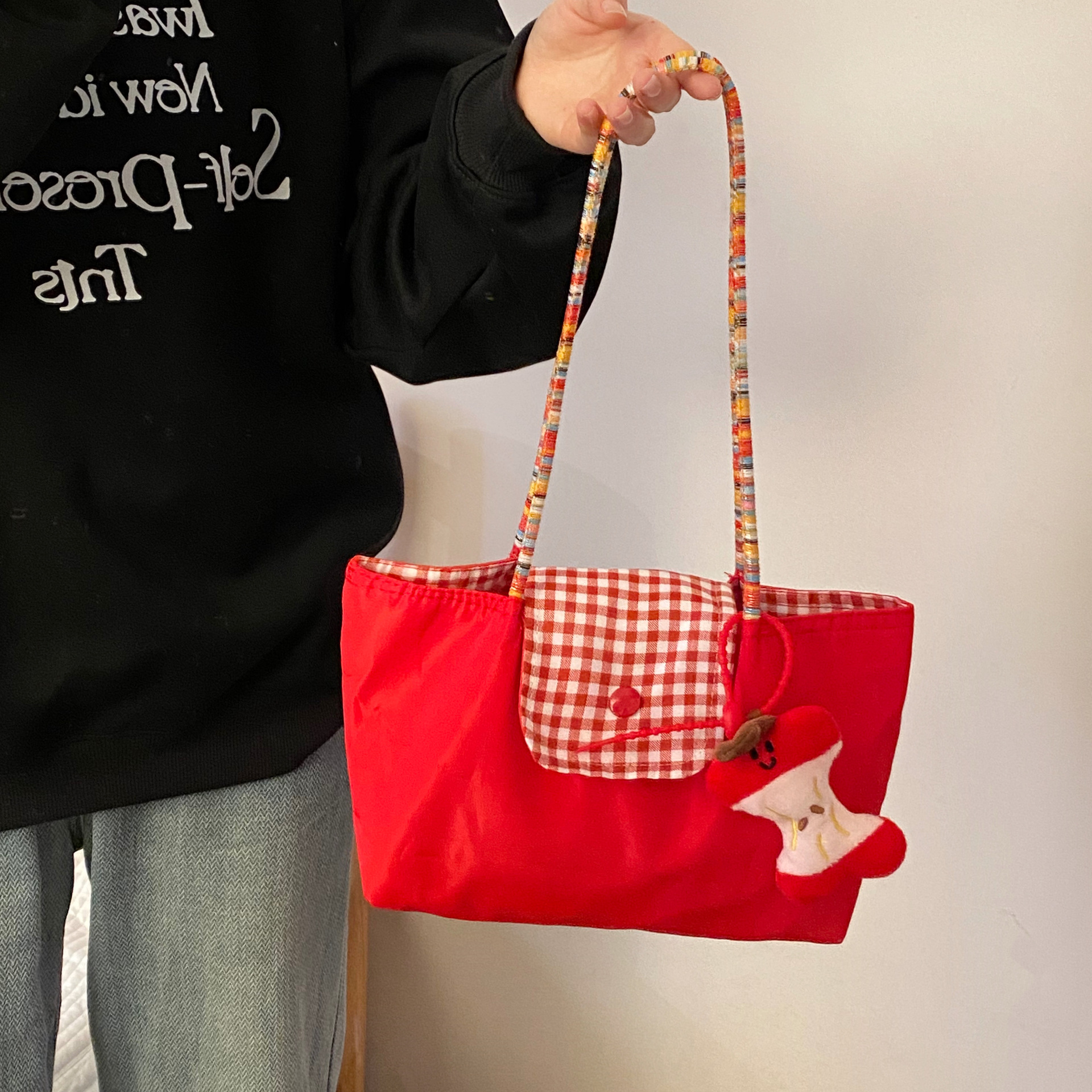 The 2025 new Red Checkered Tote bag features a large capacity and a laid-back Korean style. It is a simple handbag for commuting to work and going out Application Scenario