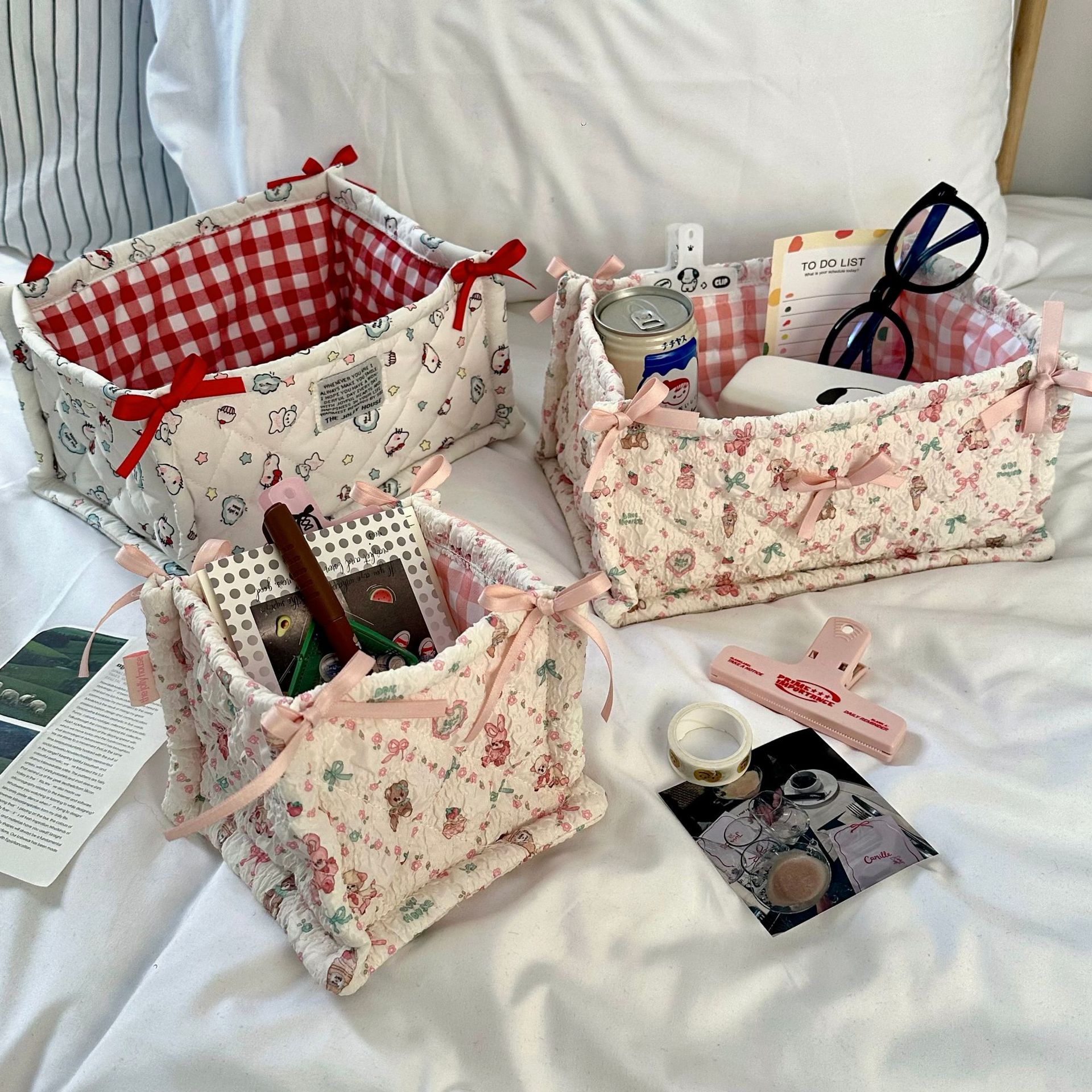 High-appearance-level desktop storage basket, ins cute snack and sundries storage basket, storage box, cosmetic and skincare product organizing bag full figure