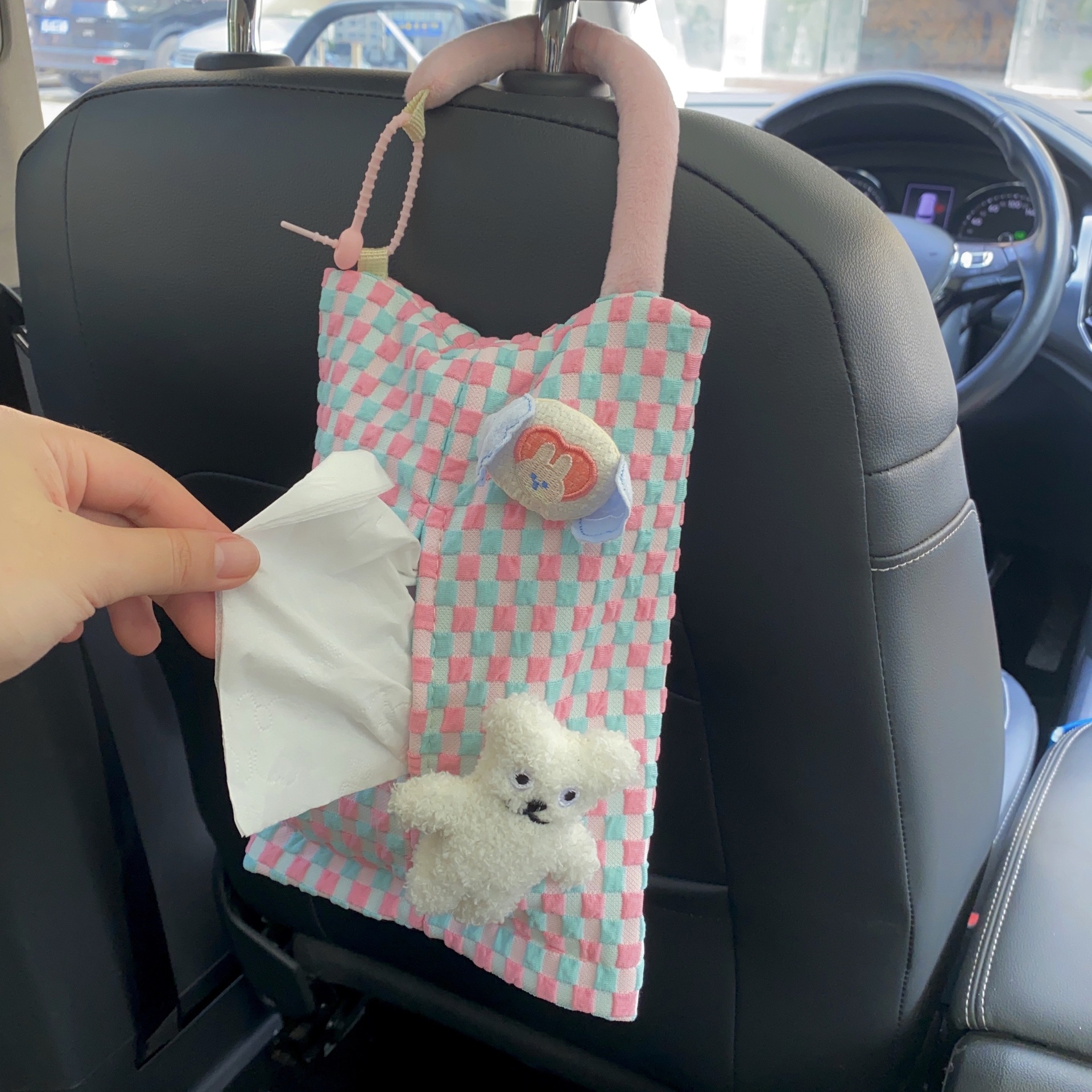 Creative grid car tissue box, fabric high-end feel, car hanging car tissue box, car in-car tissue box hanging bag Specification drawing