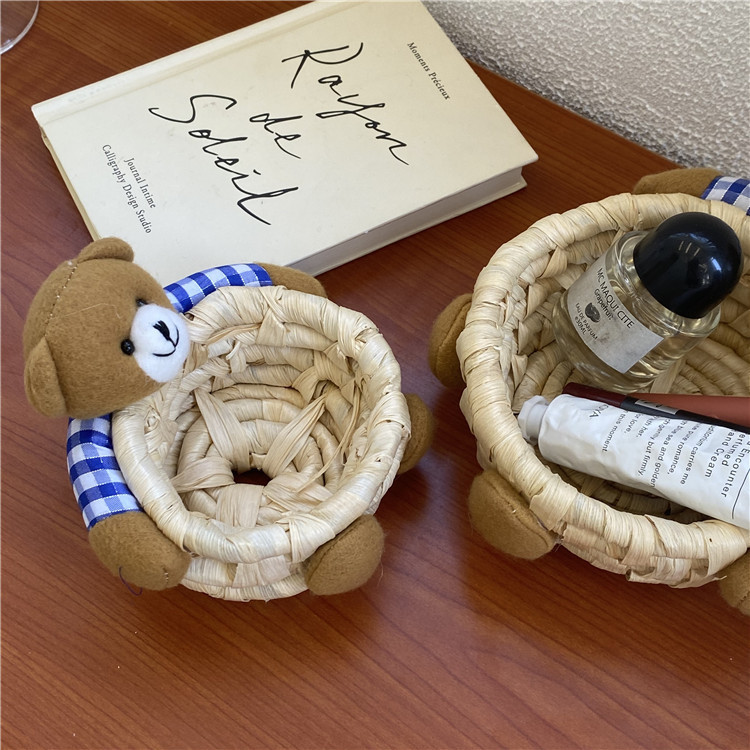Ins-style bear hug storage basket, handcrafted straw woven student desk office straw woven miscellaneous items lipstick storage basket Application Scenario