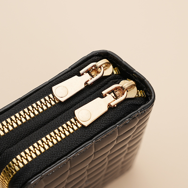 Cross-border crocodile-patterned solid color organ double zipper card case, fashionable multi-slot large capacity card holder zipper coin purse for women Application Scenario