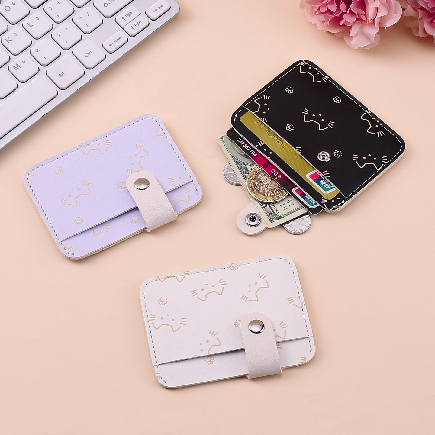 The new simple little cat card case is cute for girls. It's a small ID card case with a large capacity and multiple slots. It holds a driver's license and is a coin purse for men full figure