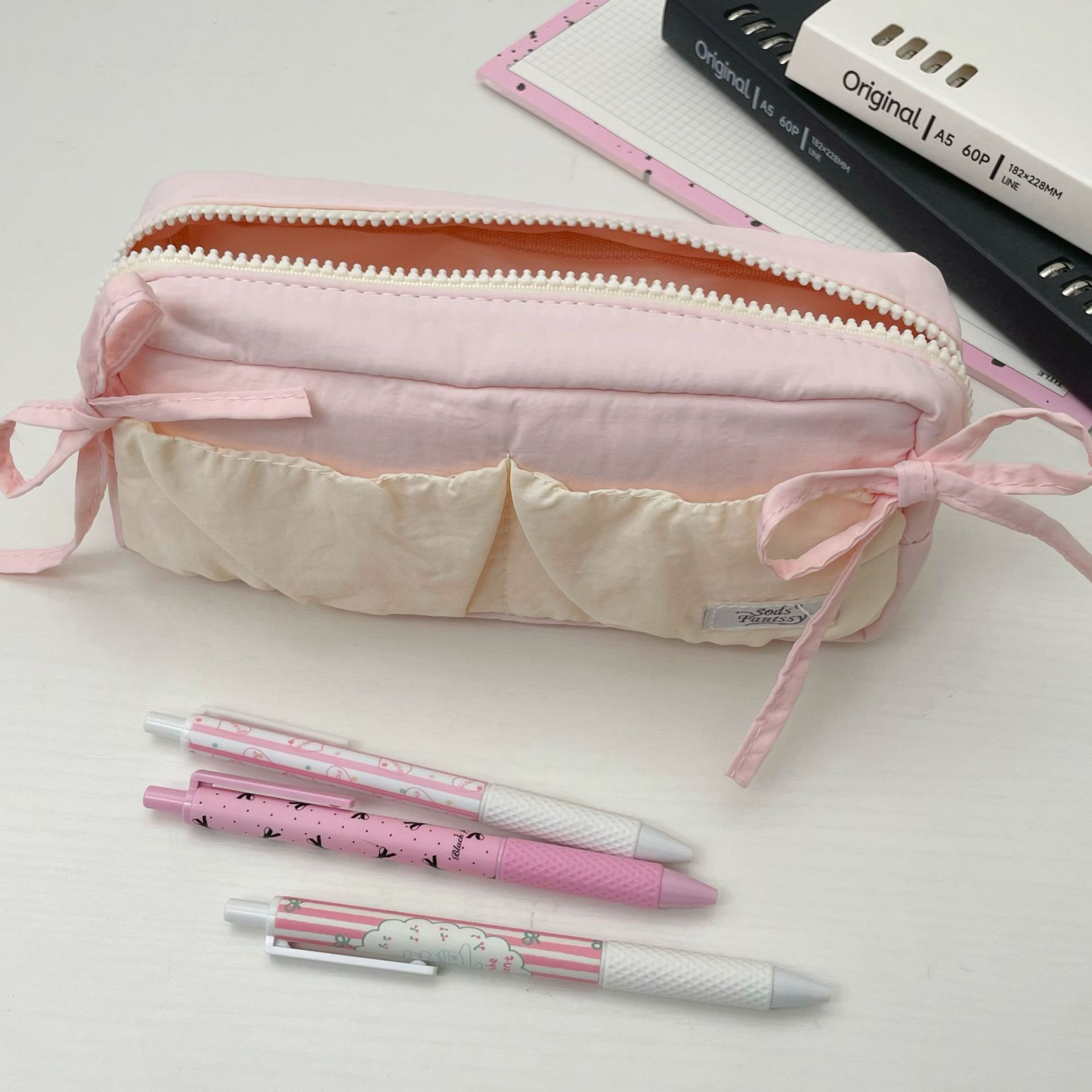 Milk and fluffy Cloud bow pen case, large-capacity water-resistant fabric stationery bag, junior high school and senior high school girls' stationery box Specification drawing