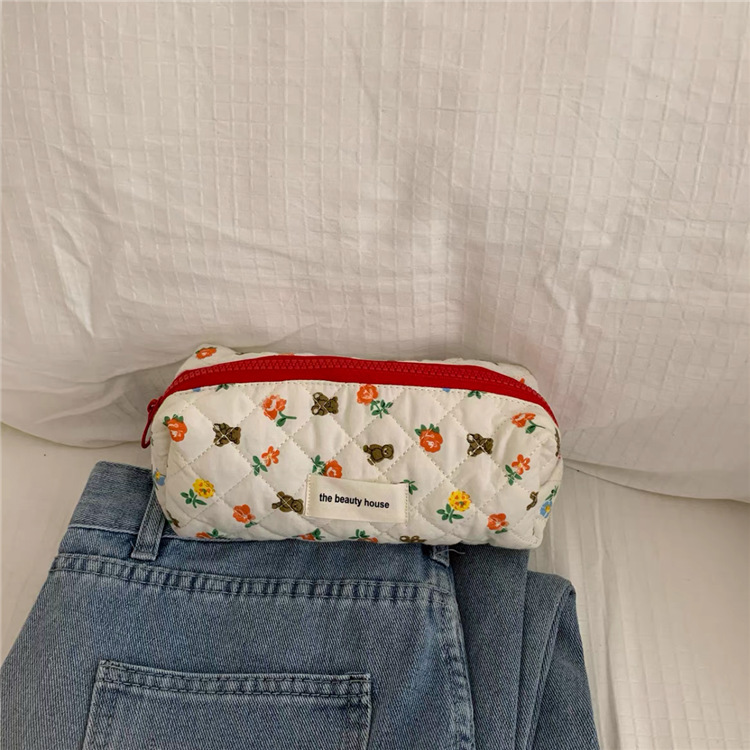 A three-piece set of homemade cartoon bear flower makeup bag, large-capacity portable travel toiletry bag and miscellaneous storage bag Specification drawing