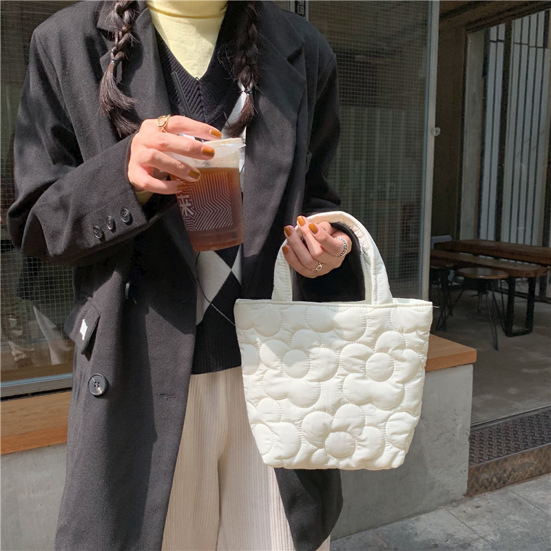 110291 INS Korean sweet quilted hand-held bento bag, snack storage bag, baby stroller hanging bag, Mommy bag Application Scenario