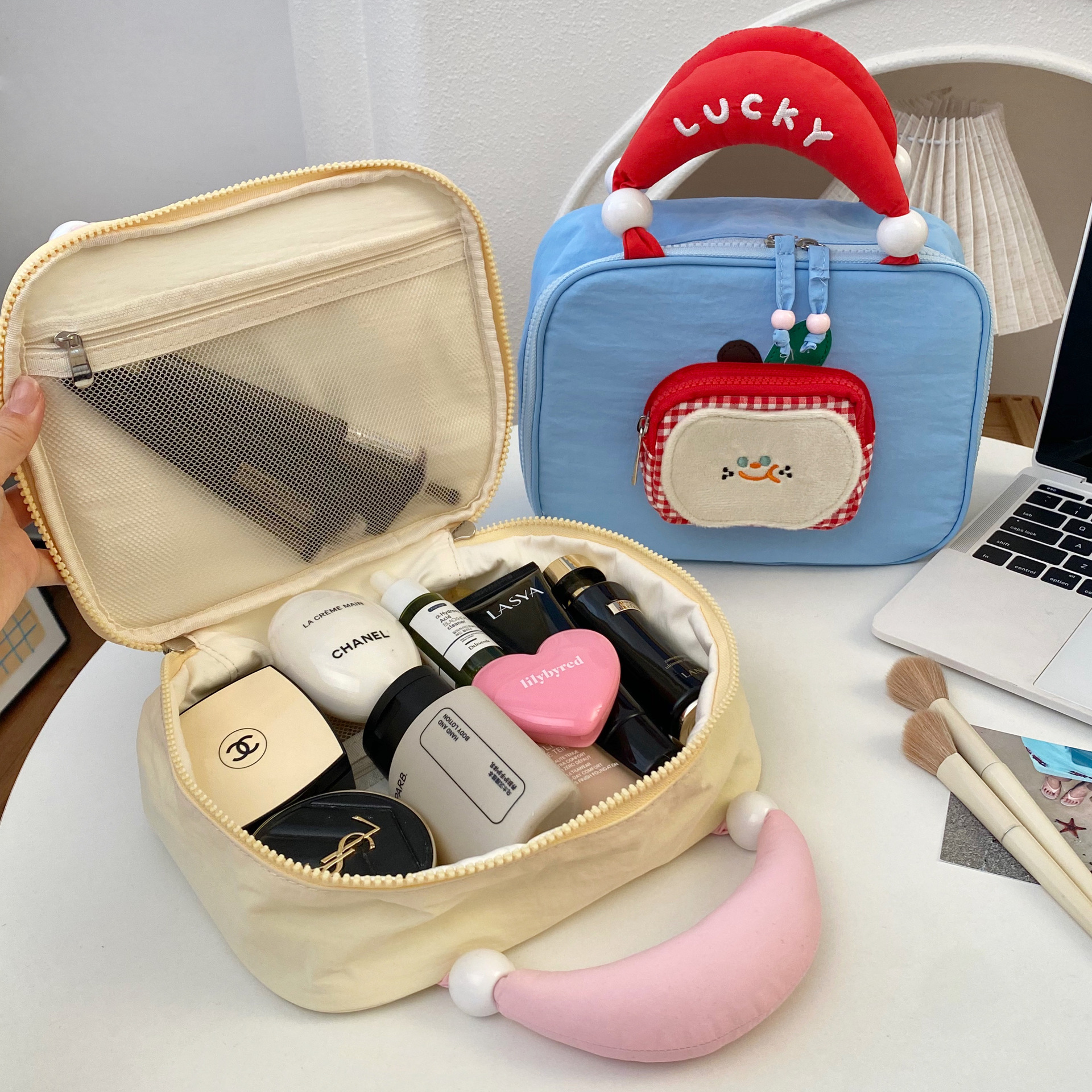 Cartoon Apple hand-held makeup bag for women, high-end large-capacity makeup bag, hand-held toiletry bag, layered travel storage bag Specification drawing