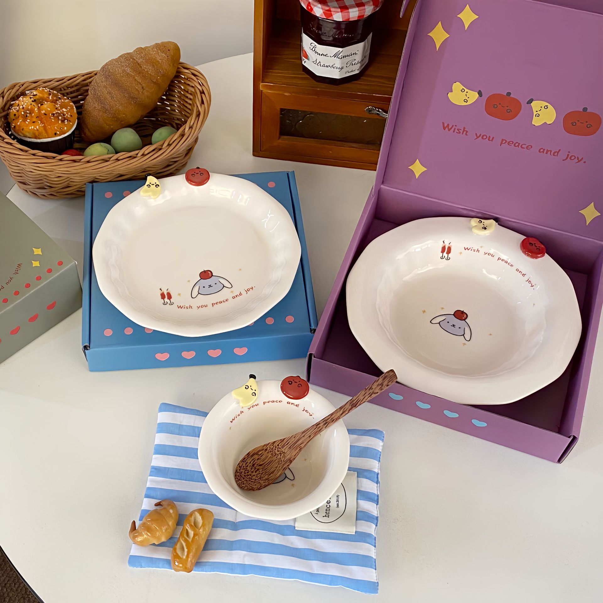Ins-style cute cartoon ceramic plates, high appearance level, home plate, bowl and dish set, dumpling plates, vegetable plates, dessert plates full figure