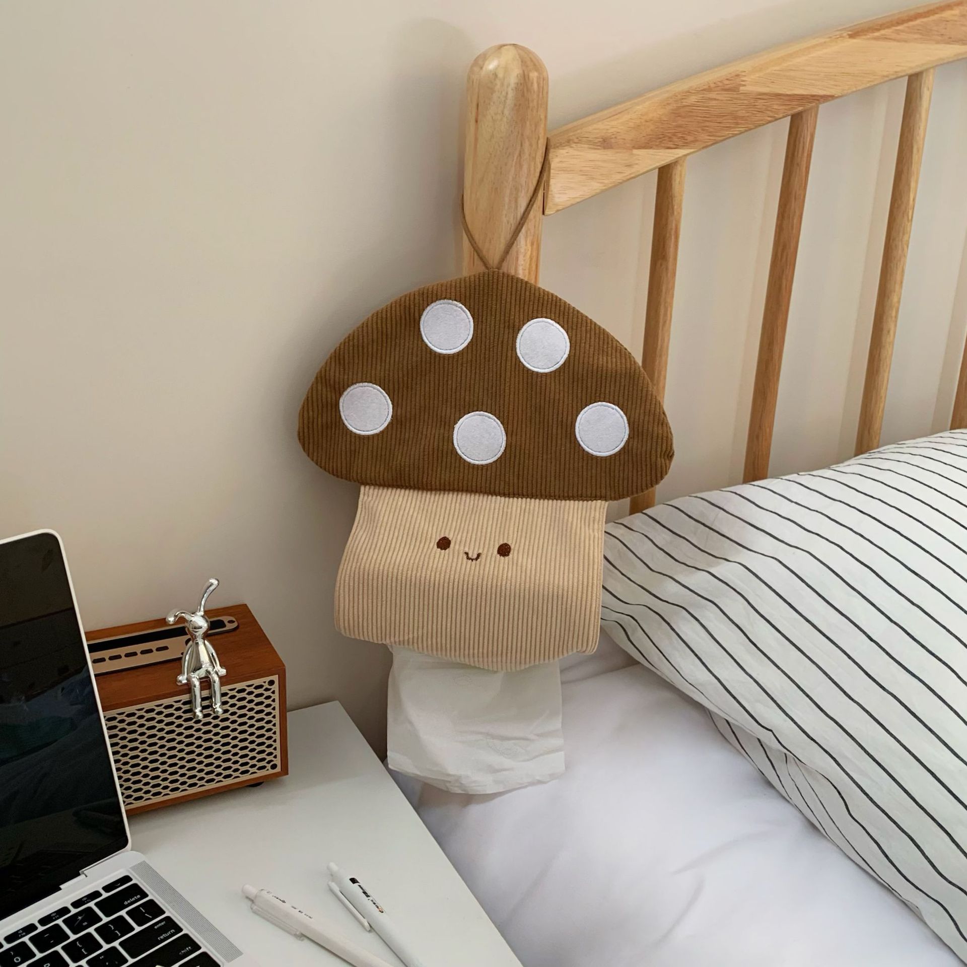 Mushroom tissue box, living room, light luxury and high-end style, cartoon tissue box, dormitory, bedroom, wall-mounted tissue bag full figure