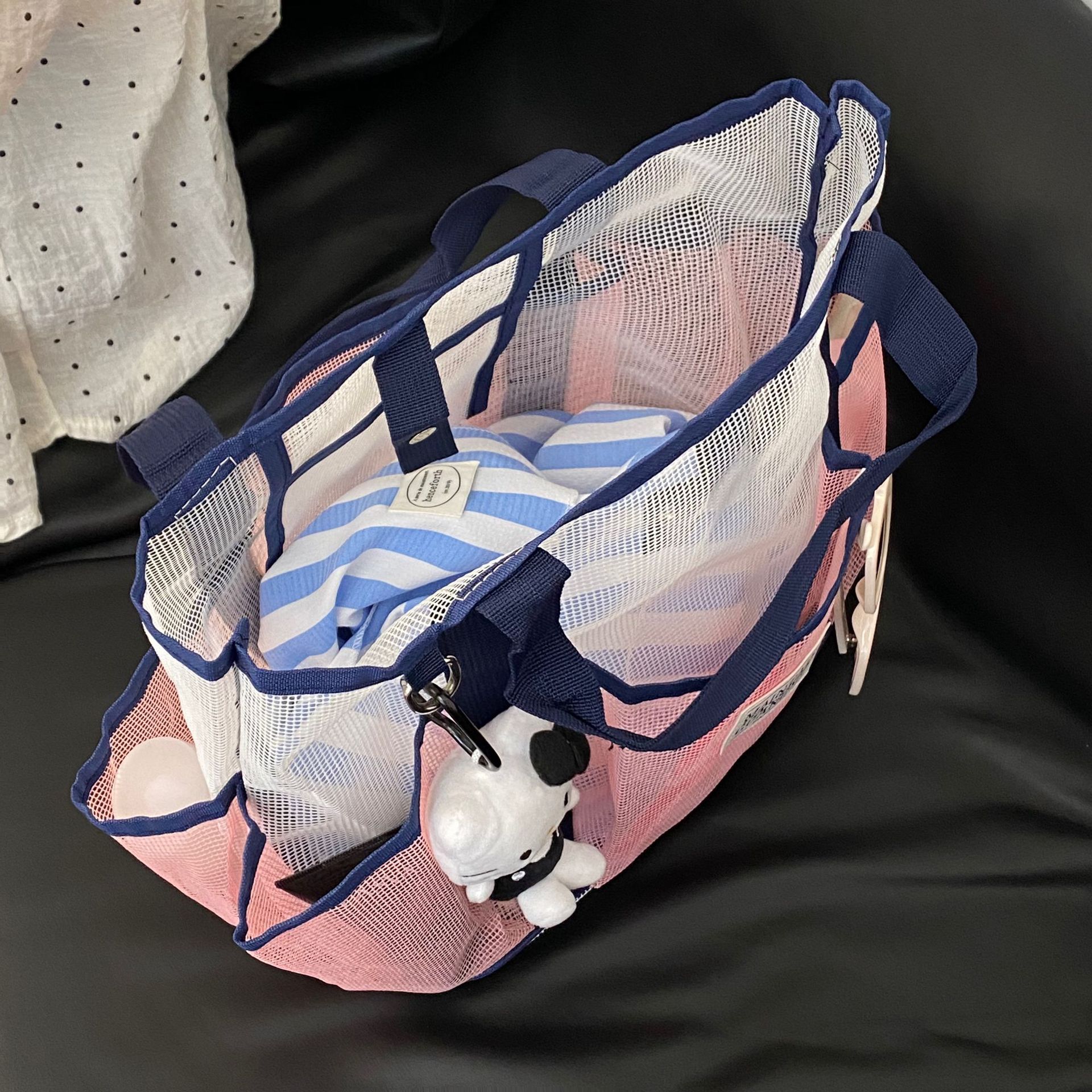 Mesh color-blocked swimming bag, multi-layered compartments travel beach bag, large-capacity portable vacation toiletry storage single-shoulder bag Specification drawing
