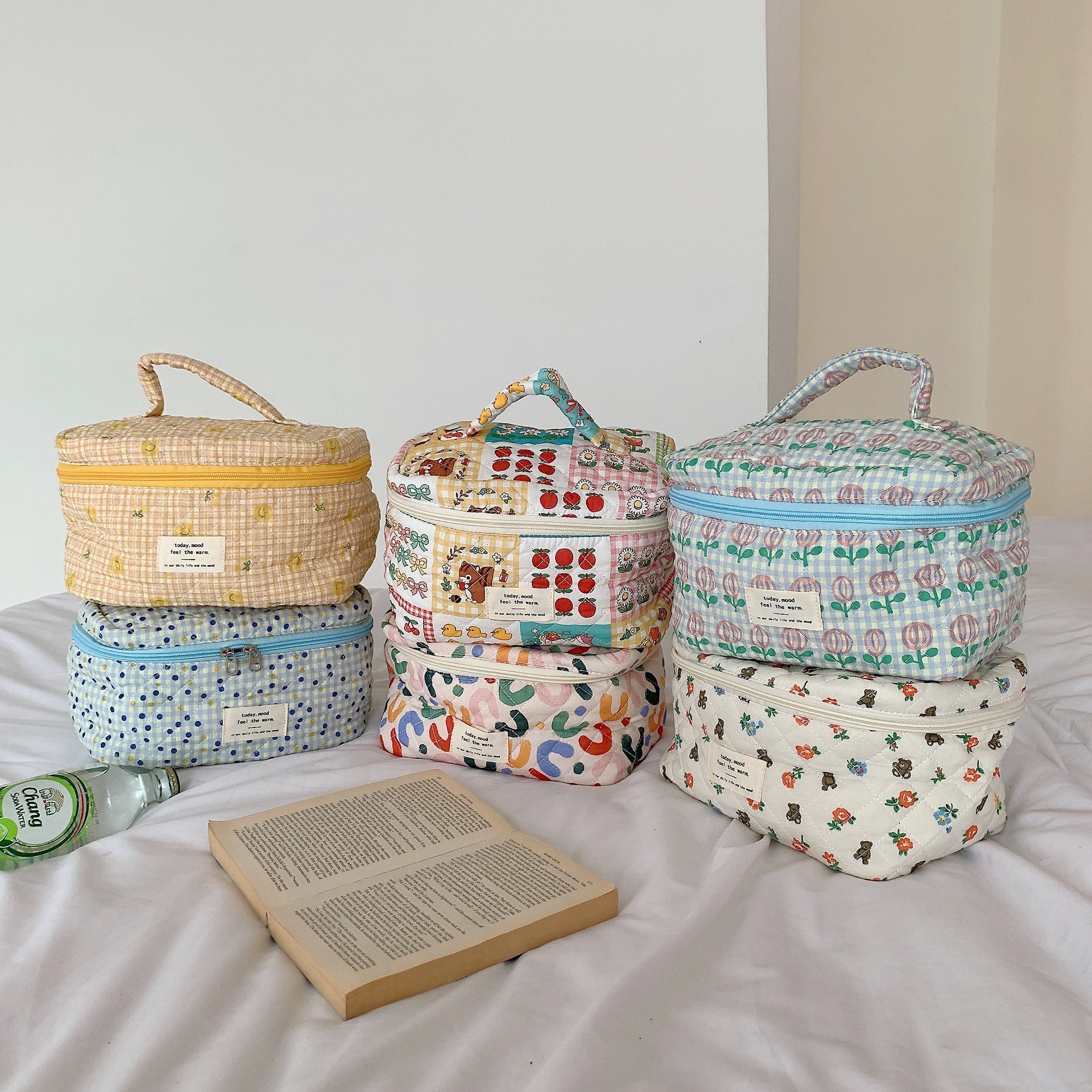 26277 Fresh and cute Makeup Bag, country-style cotton fabric large-capacity hand-held storage bag, toiletry-organizing bag for women full figure