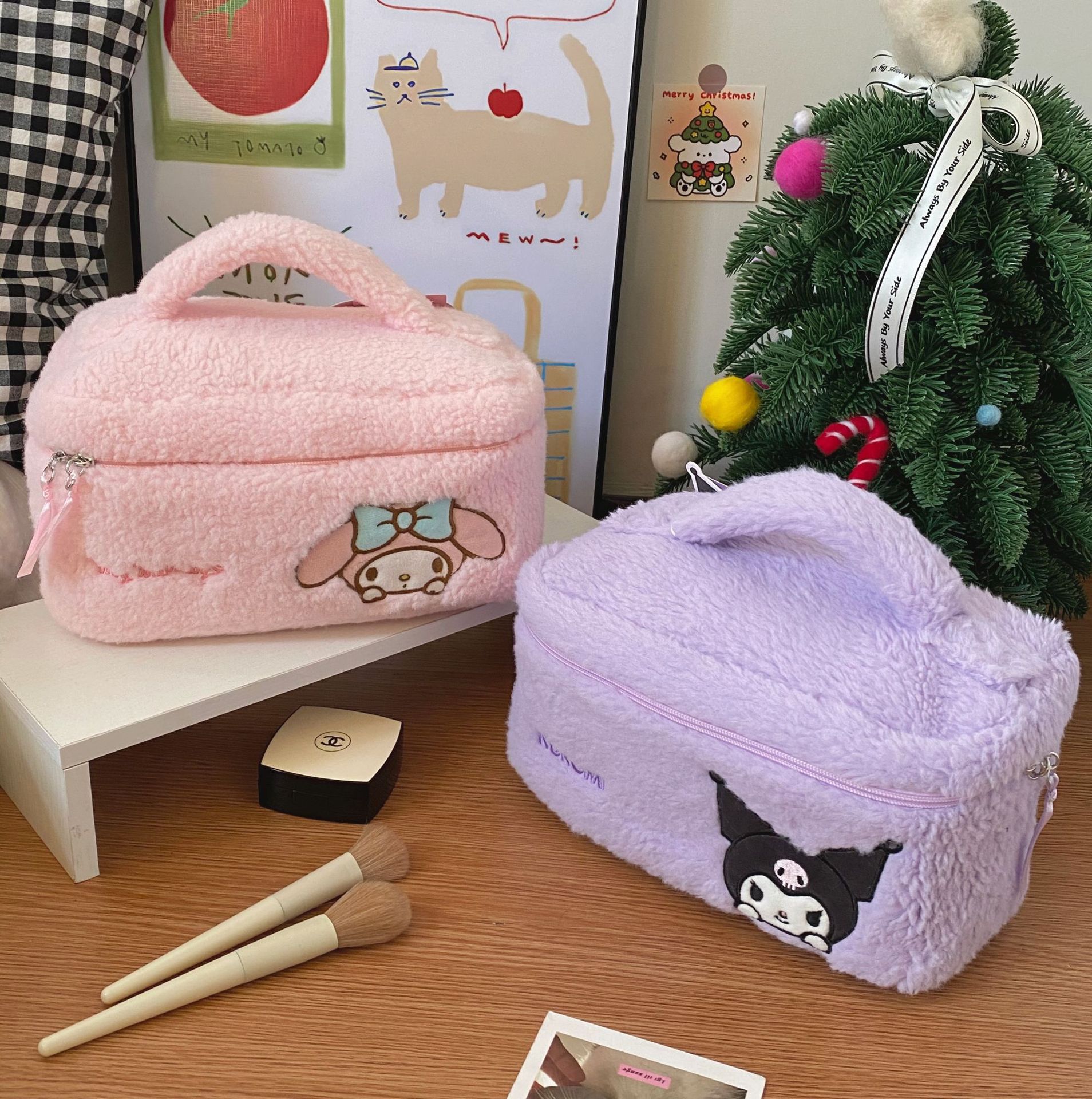 Genuine and authorized ~ High-quality appearance level plush embroidery makeup bag, cartoon large-capacity business trip cosmetics storage bag details Picture