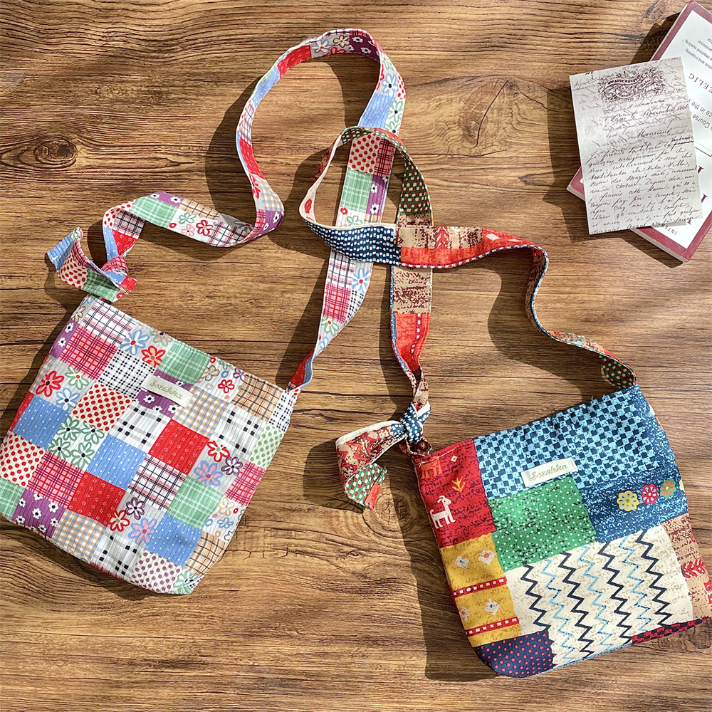 53164 2025 Floral canvas bag, single-shoulder crossbody bag, commuter bucket bag, Ethnic-style pattern underarm bag Application Scenario