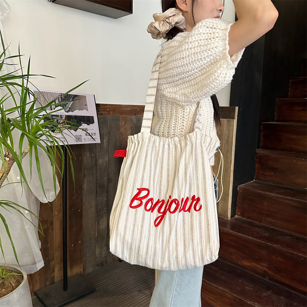 4922 Korean-style ins striped letter-embroidered single-shoulder tote bag, drawstring large-capacity canvas bag, commuter shopping bag Specification drawing