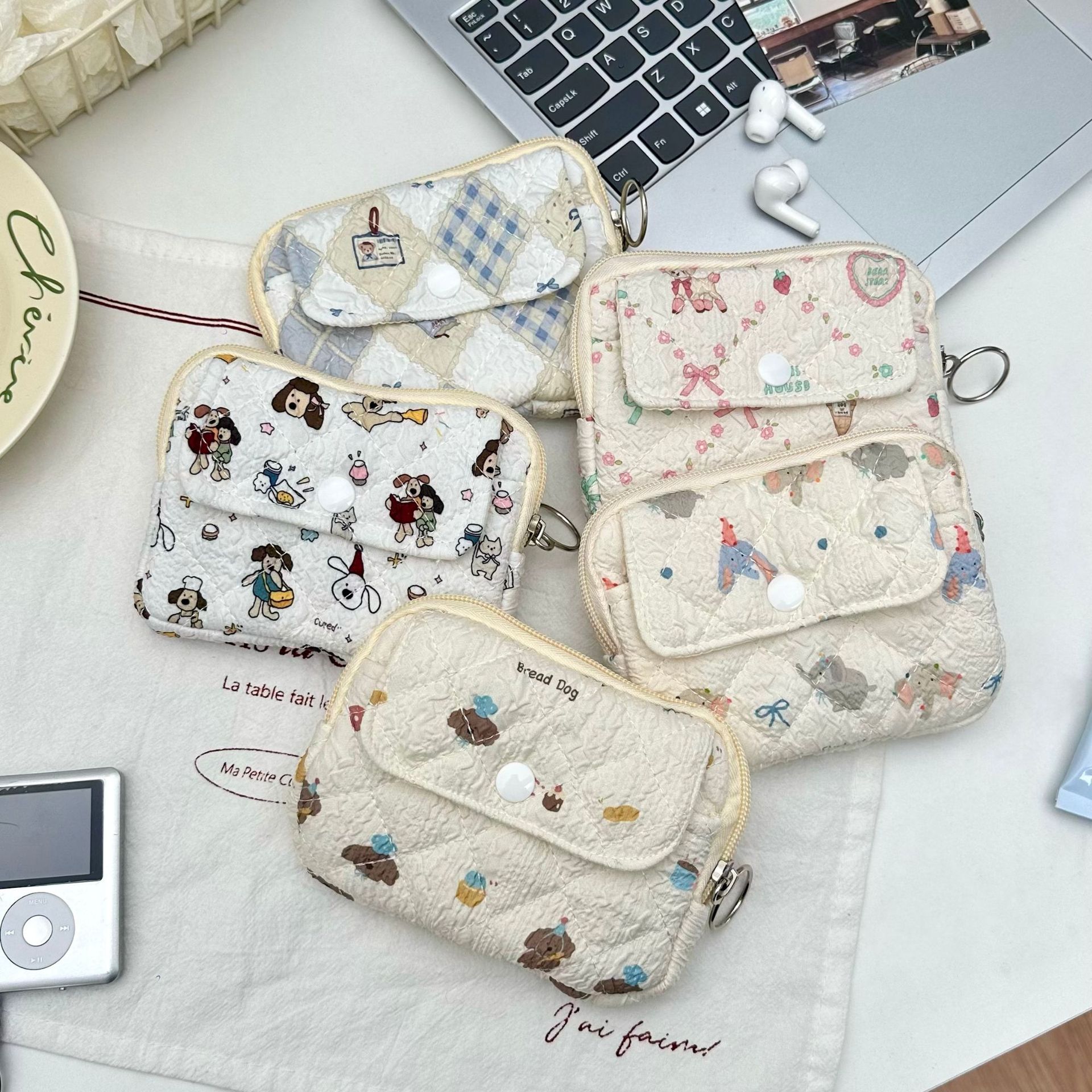 Cartoon bear button coin purse, Ins-style portable button makeup bag, multi-functional coin purse, ID card storage bag Application Scenario