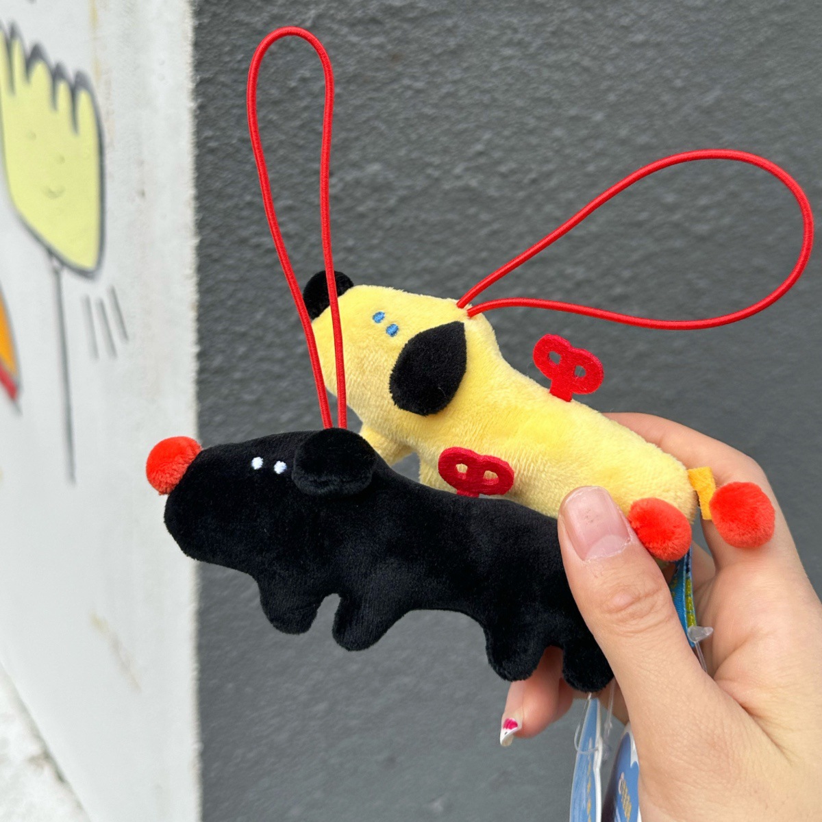 Dopamine spring dog plush pendant, cute cartoon doll bag, keychain, doll pendant, gift for men and women Application Scenario