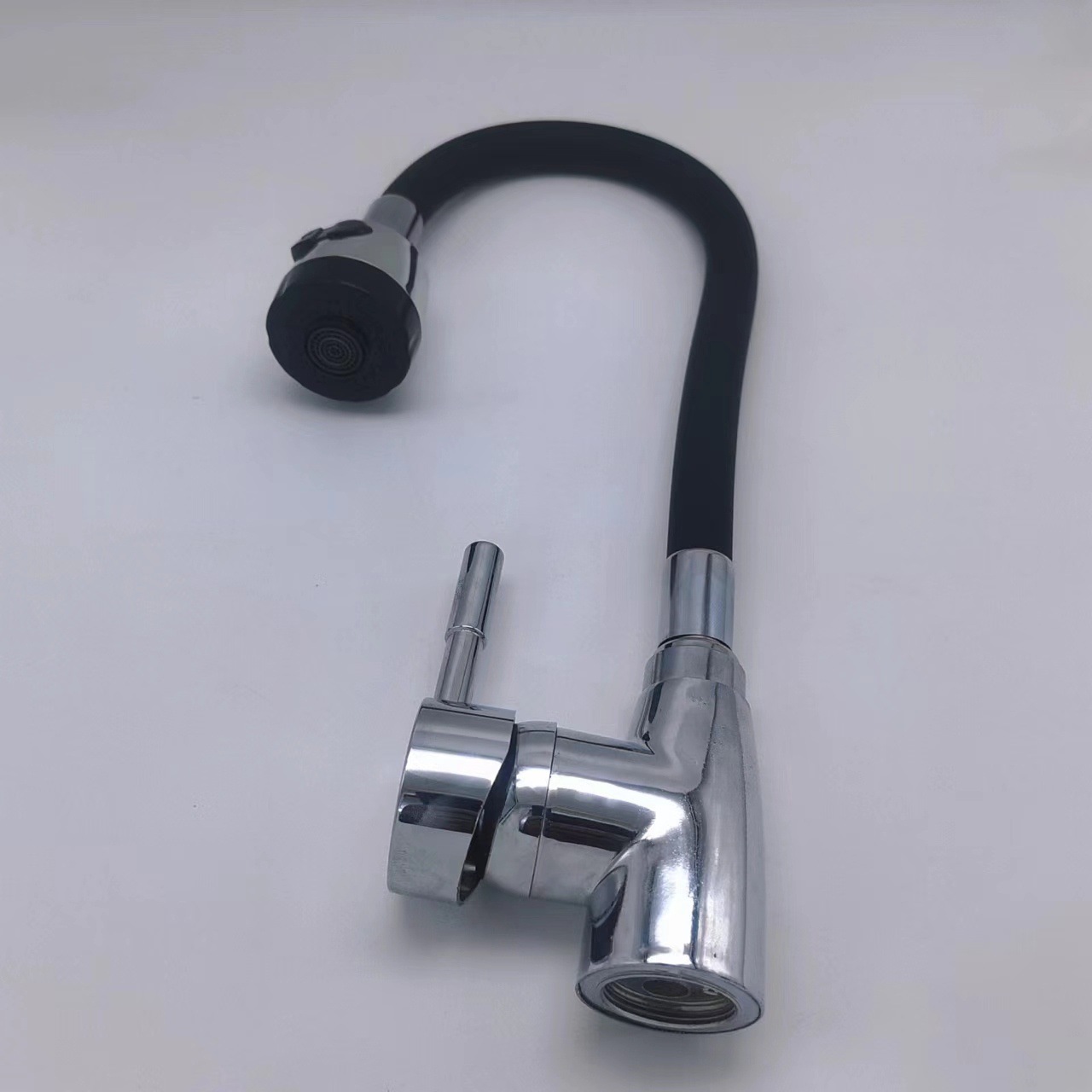 Cold and hot water faucets, kitchen pressurized universal hose, bathroom mixing valve, laundry sink with switch, universal rotating straight Application Scenario