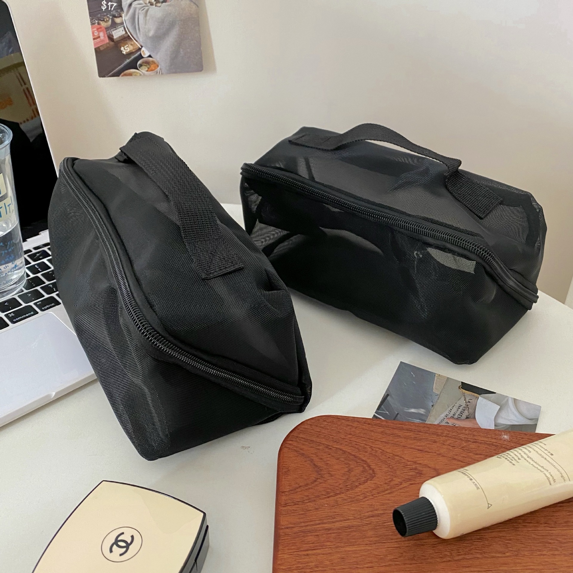 A large-capacity portable and high-end Instagram-themed 2024 new travel cosmetics and toiletries storage bag for women full figure