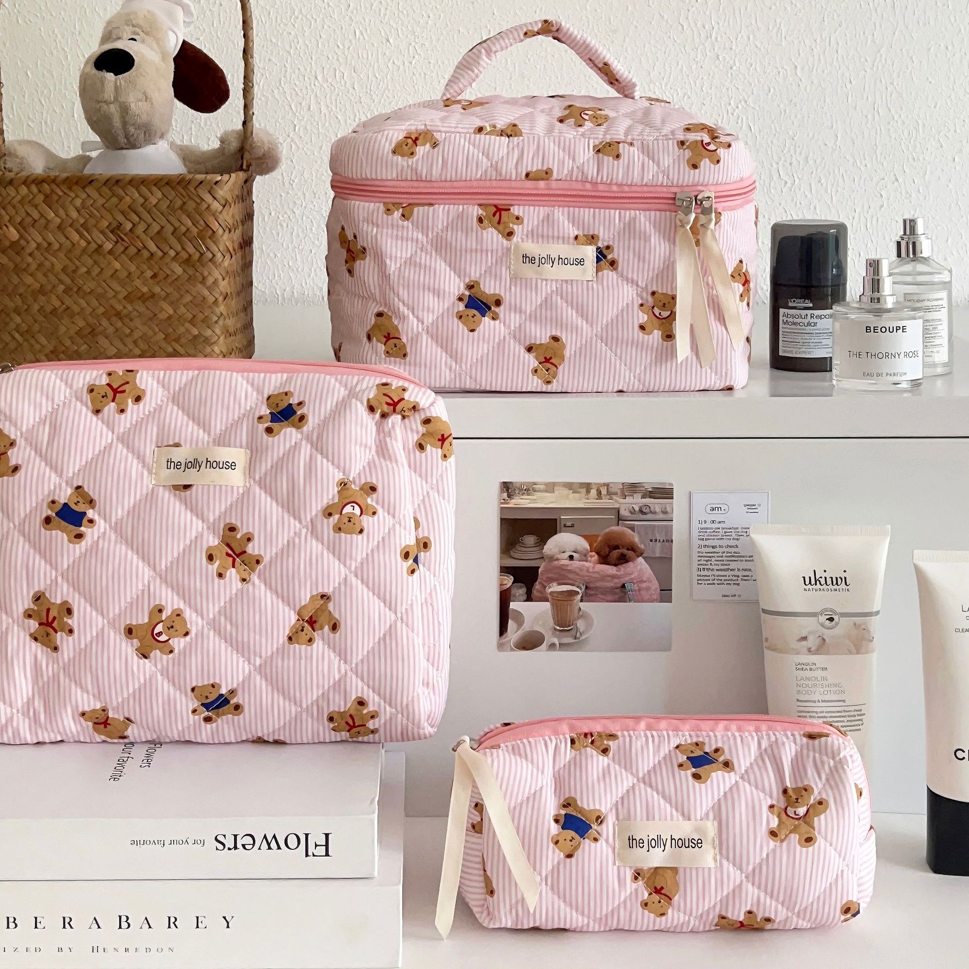 Sweet striped bear makeup bag, a girl's heart, portable large-capacity cosmetics storage bag for going out, hand-held bag full figure