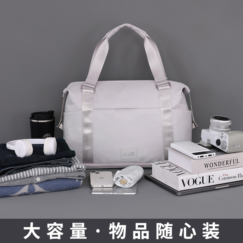 Cross-border simple travel bag, lightweight, hand-held, large-capacity dry and wet separation, expandable short-distance business trip luggage bag Application Scenario