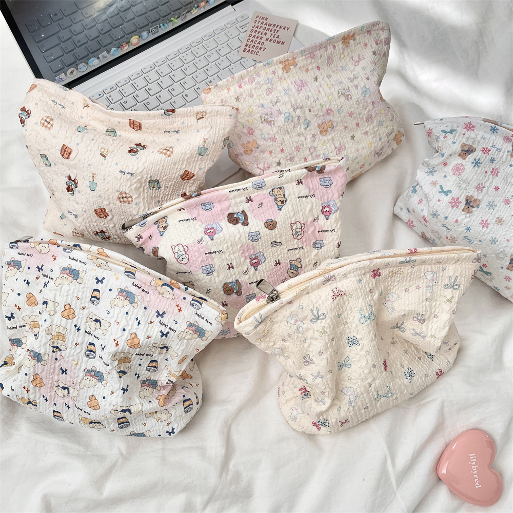 53312 [Copyright Edition] Embossed Cartoon Pattern Large-capacity makeup Bag, Travel Toiletry Storage Bag Inner Liner details Picture