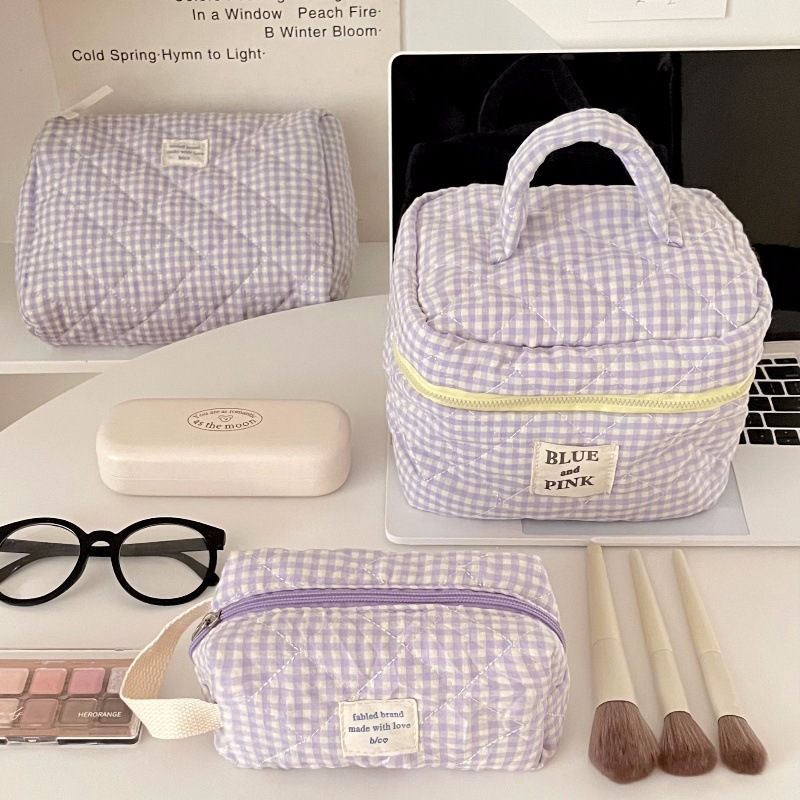 ins Berry-colored checkered makeup Bag 2024 New Portable large-capacity student cosmetics toiletry bag storage bag full figure