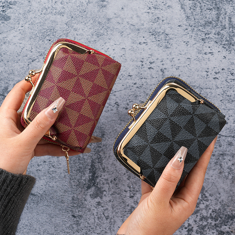 Ladies' wallet 2024 New European and American printed short clip coin purse, 30% off, versatile girls' student wallet Application Scenario
