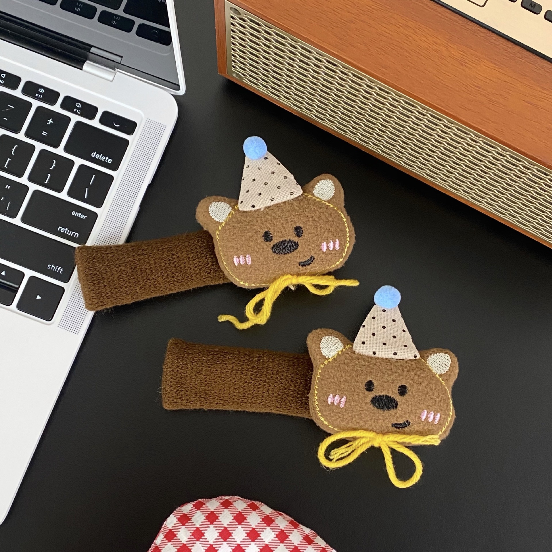 Cute spotted, hat-wearing little bear door handle, anti-freezing, anti-static, scratch-resistant and anti-bump, bedroom door decorative protective cover details Picture