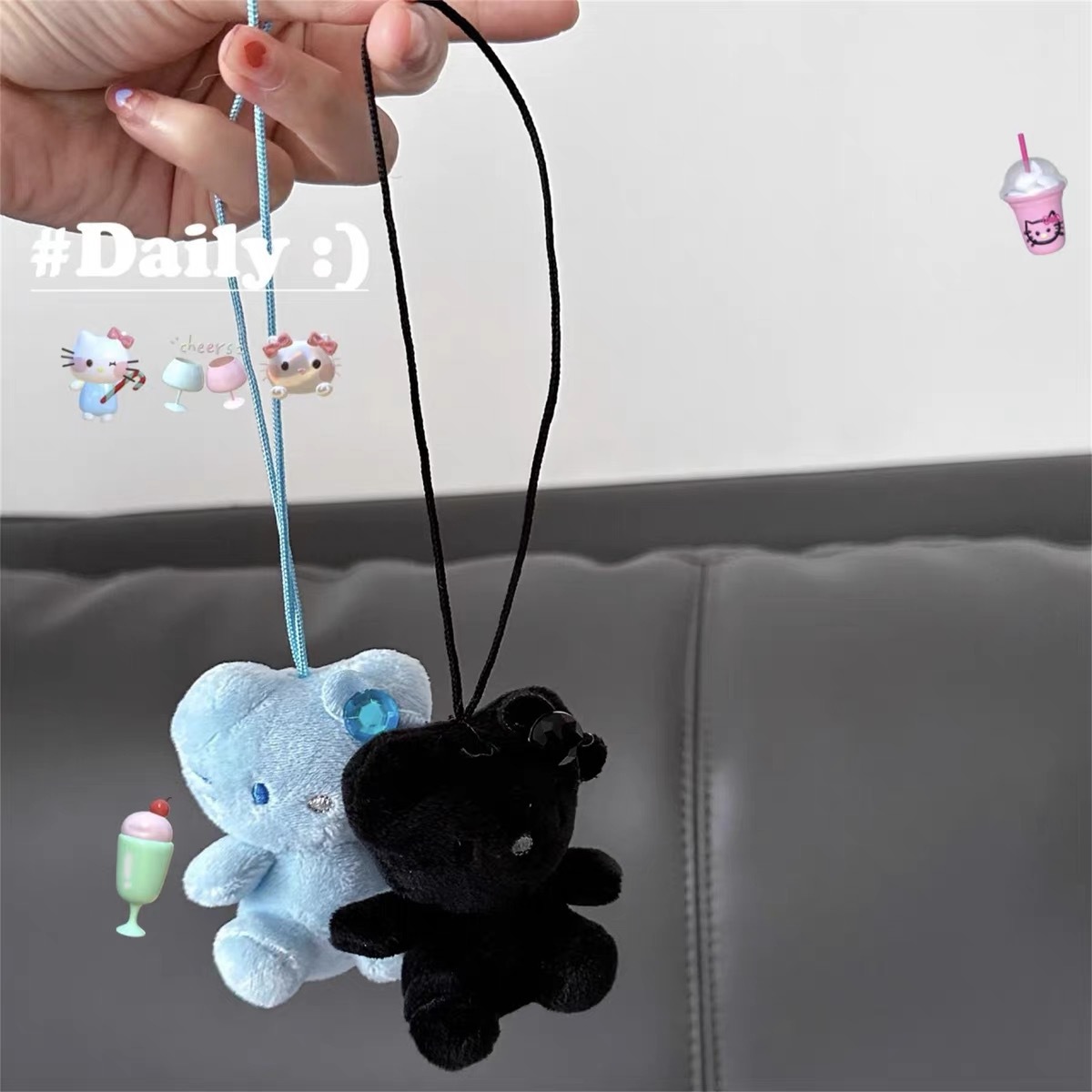 Retro diamond-encruffled cat plush keychain 2024 new style schoolbag plush doll blue leather figurine cute bag pendant Specification drawing