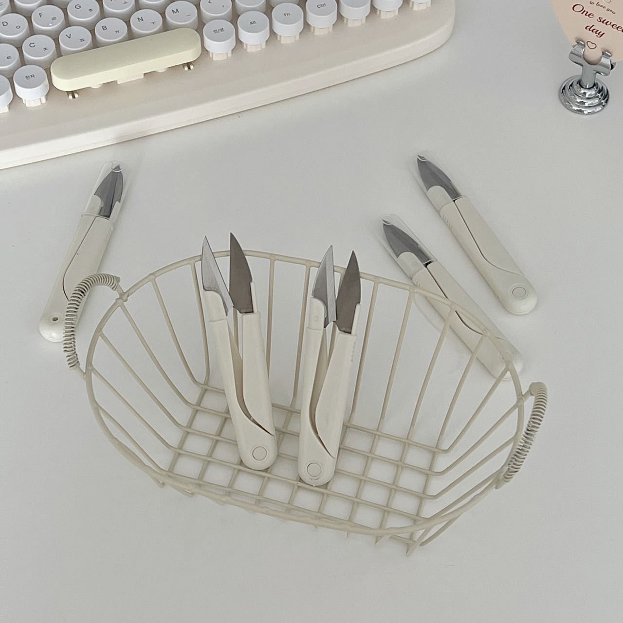 ins simple sewing, cross-stitch, stainless steel U-shaped scissors, spring pointed tip with cover, mini scissors details Picture