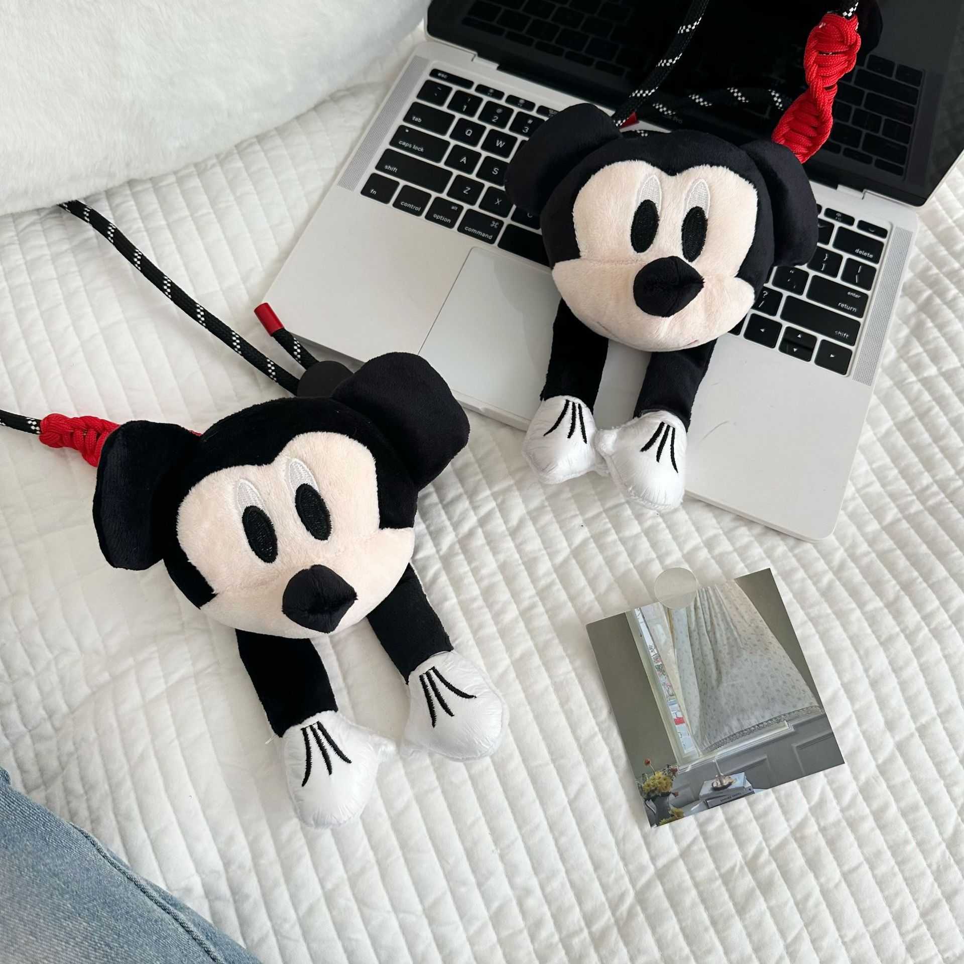 Cute Mickey Mouse head phone back clip, cartoon three-dimensional adjustable phone chain decoration, portable phone holder lanyard Application Scenario