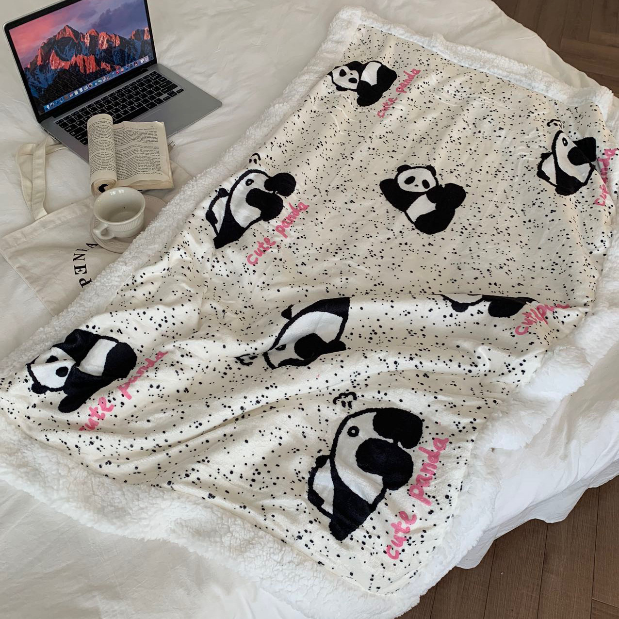 ins cute lambskin blanket, thickened and warm for autumn and winter, student home shawl blanket, nap blanket, casual blanket Item Picture