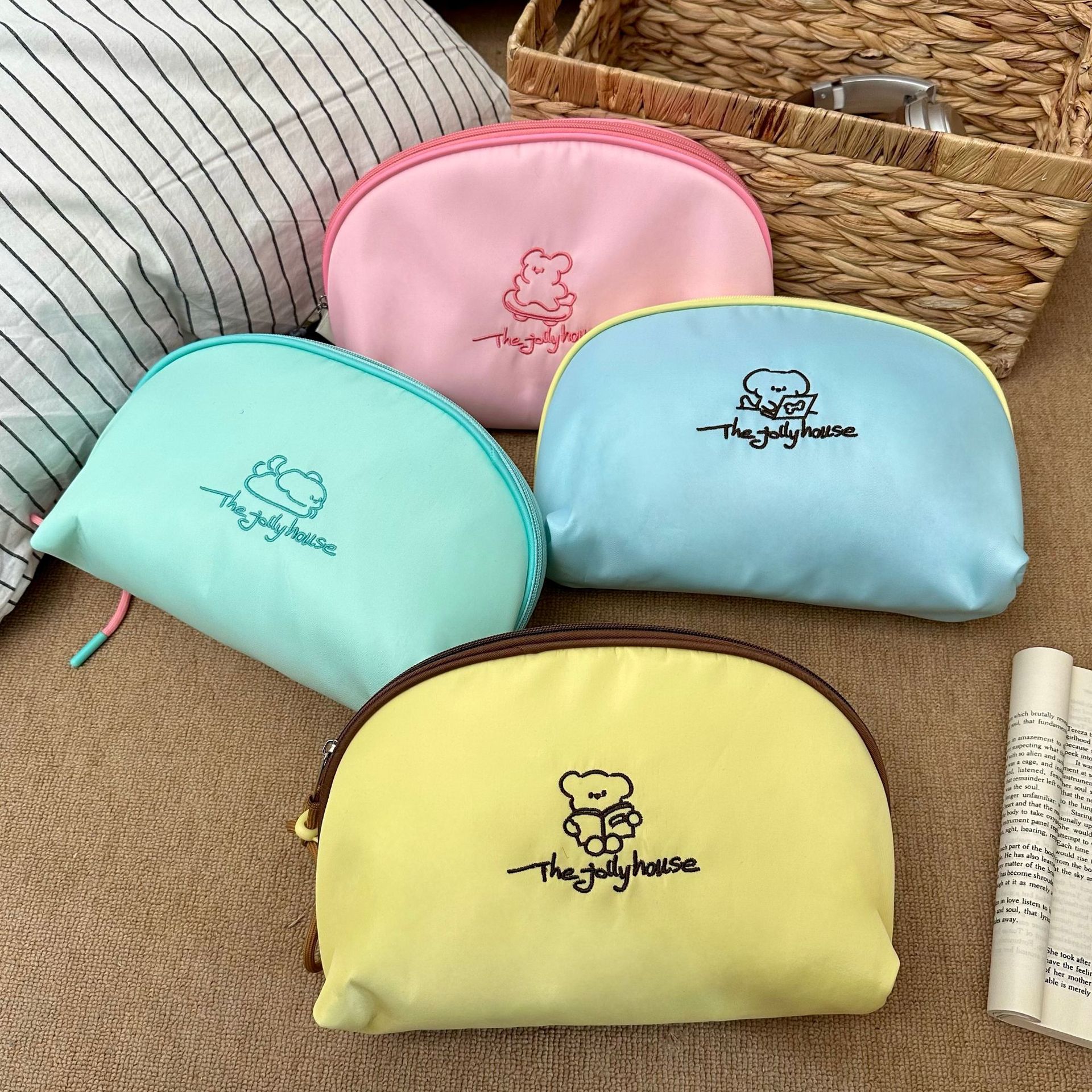 ins Simple Makeup Bag for Women 2025 New Style Cartoon Line puppy Storage Bag Portable cosmetics Storage bag full figure